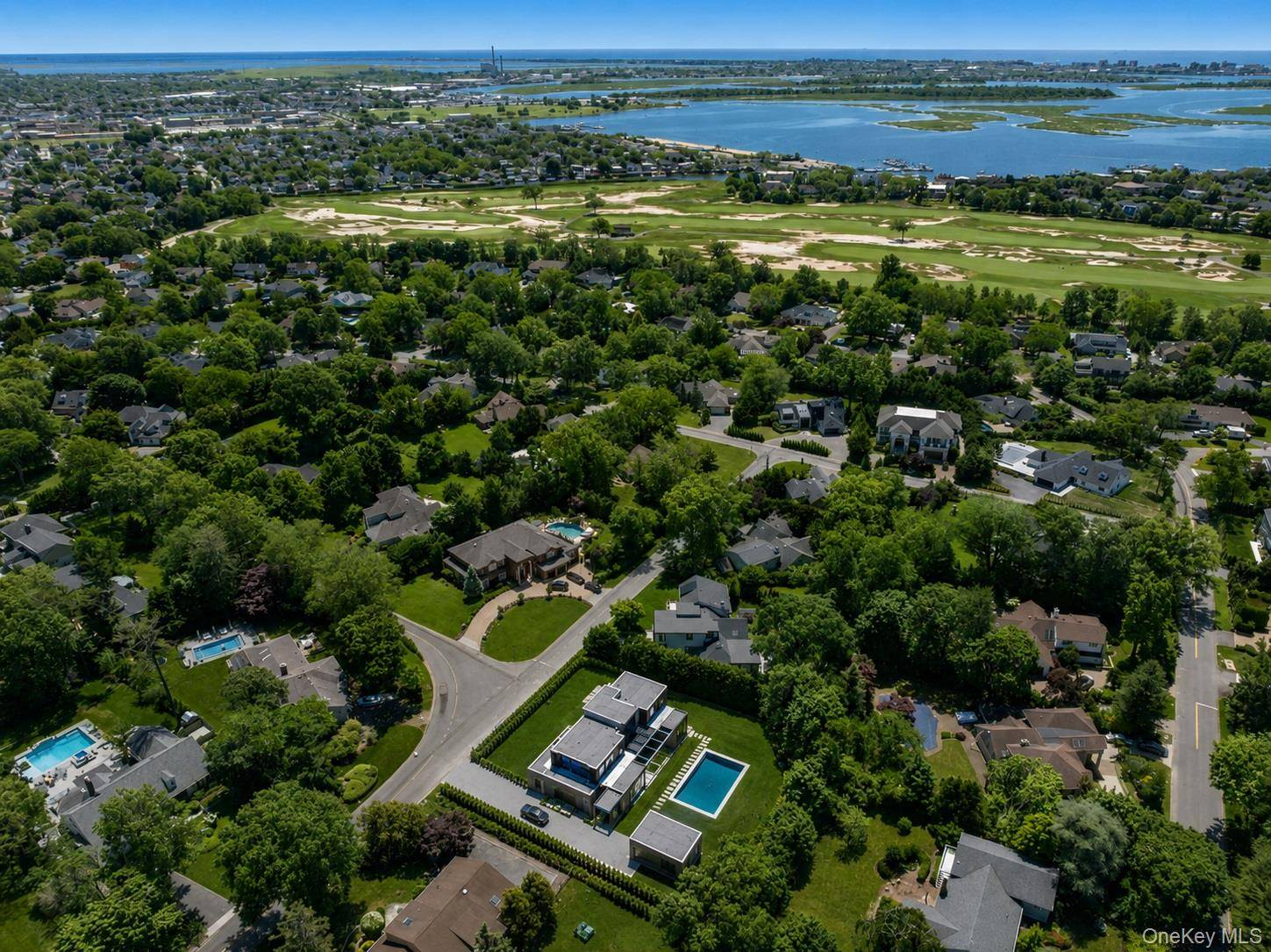 1322 Everit PL, Hewlett Harbor, NY 11557