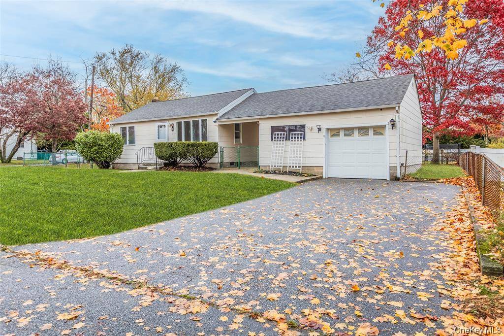 141 Wendy DR, Holtsville, NY 11742