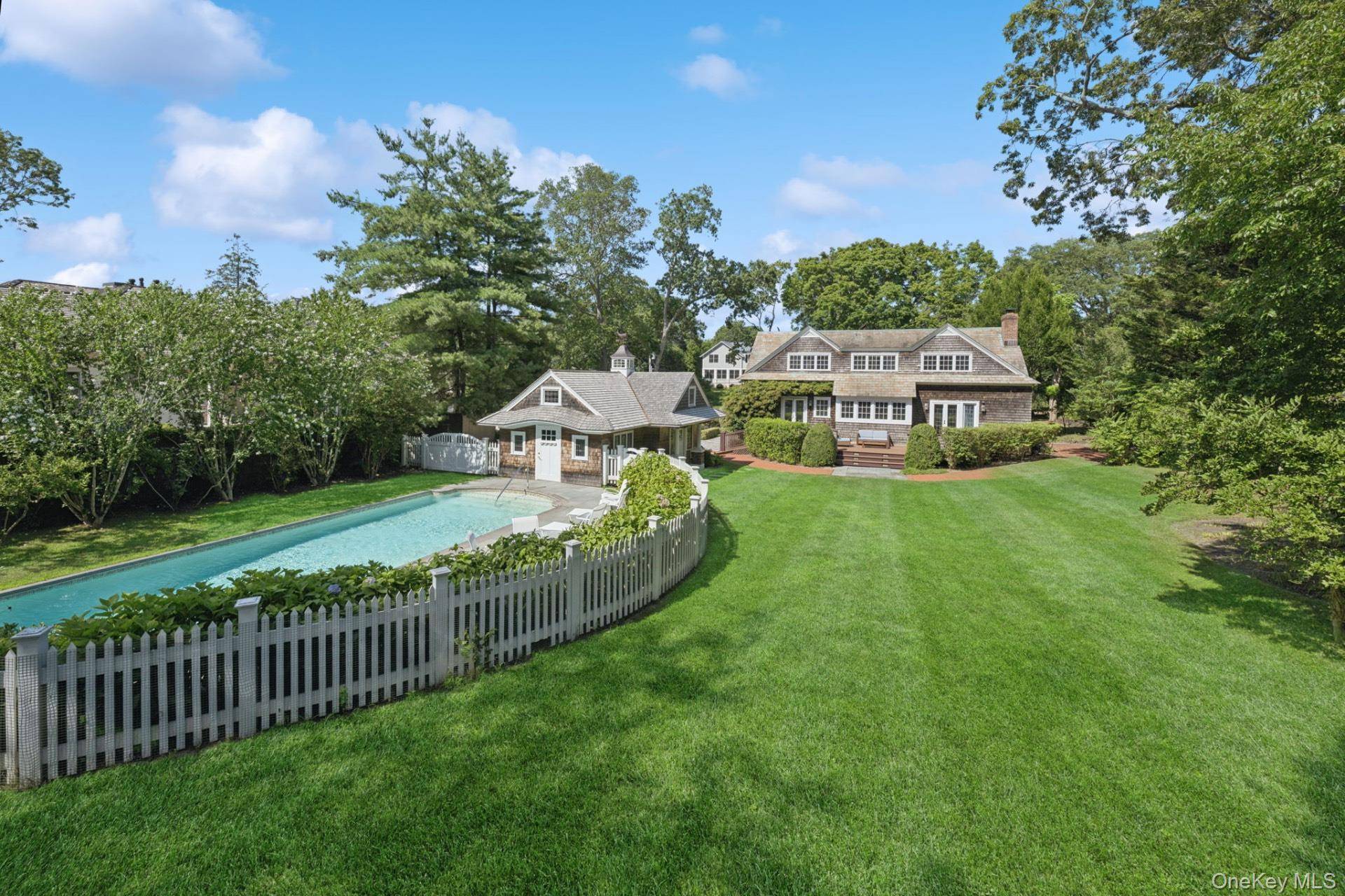 54 Palmer TER, Sag Harbor, NY 11963