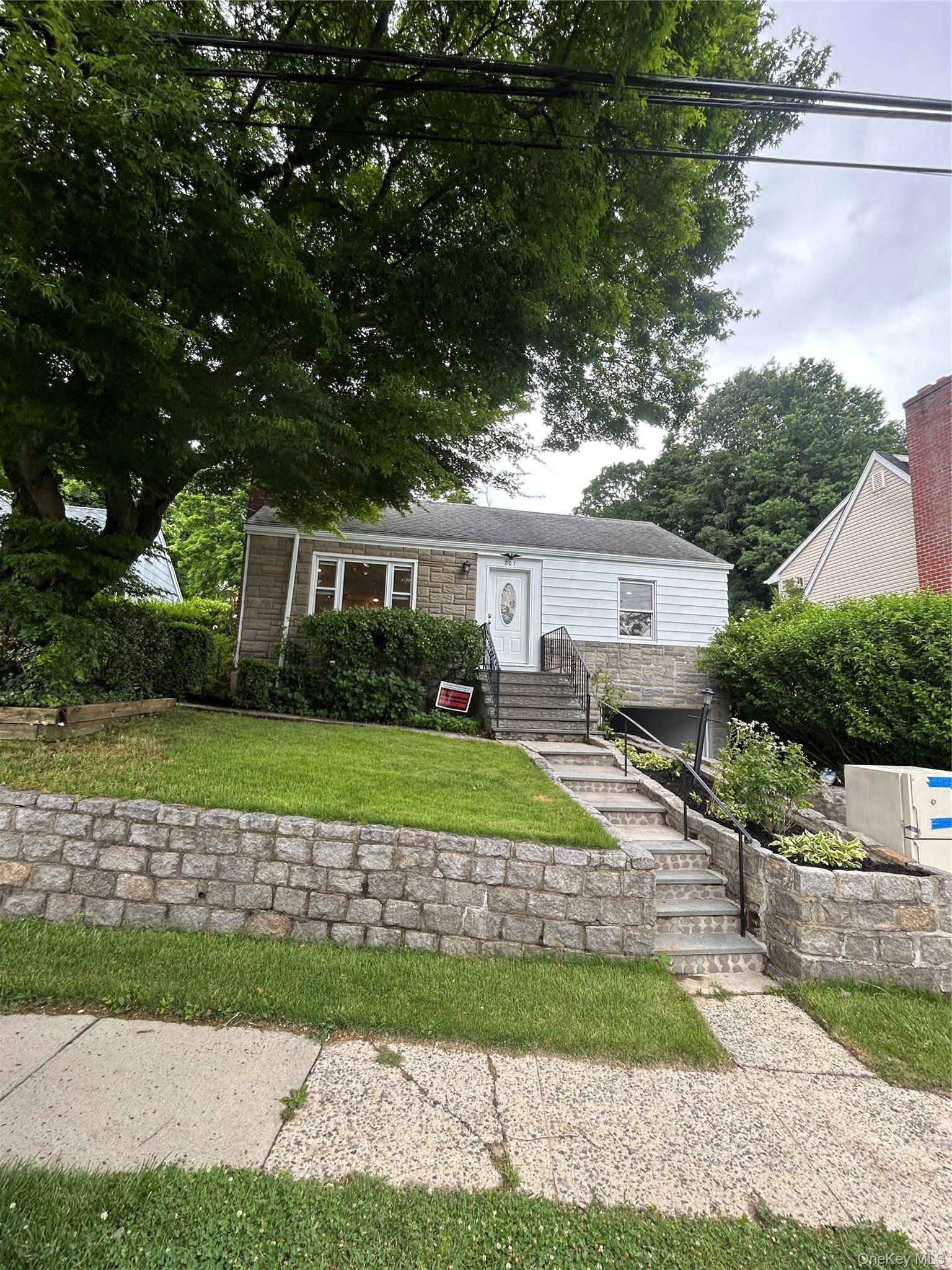 207 Morsemere AVE, Yonkers, NY 10703