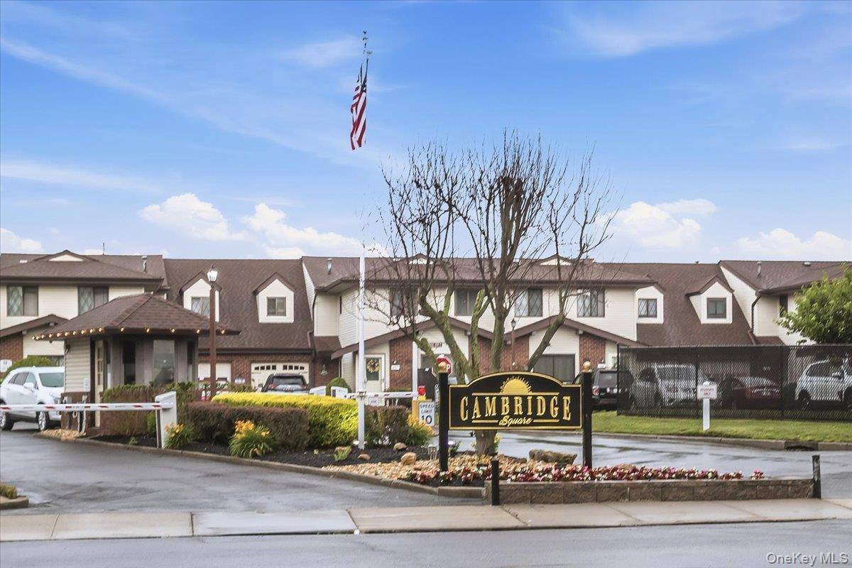 62 Cambridge DR, Copiague, NY 11726