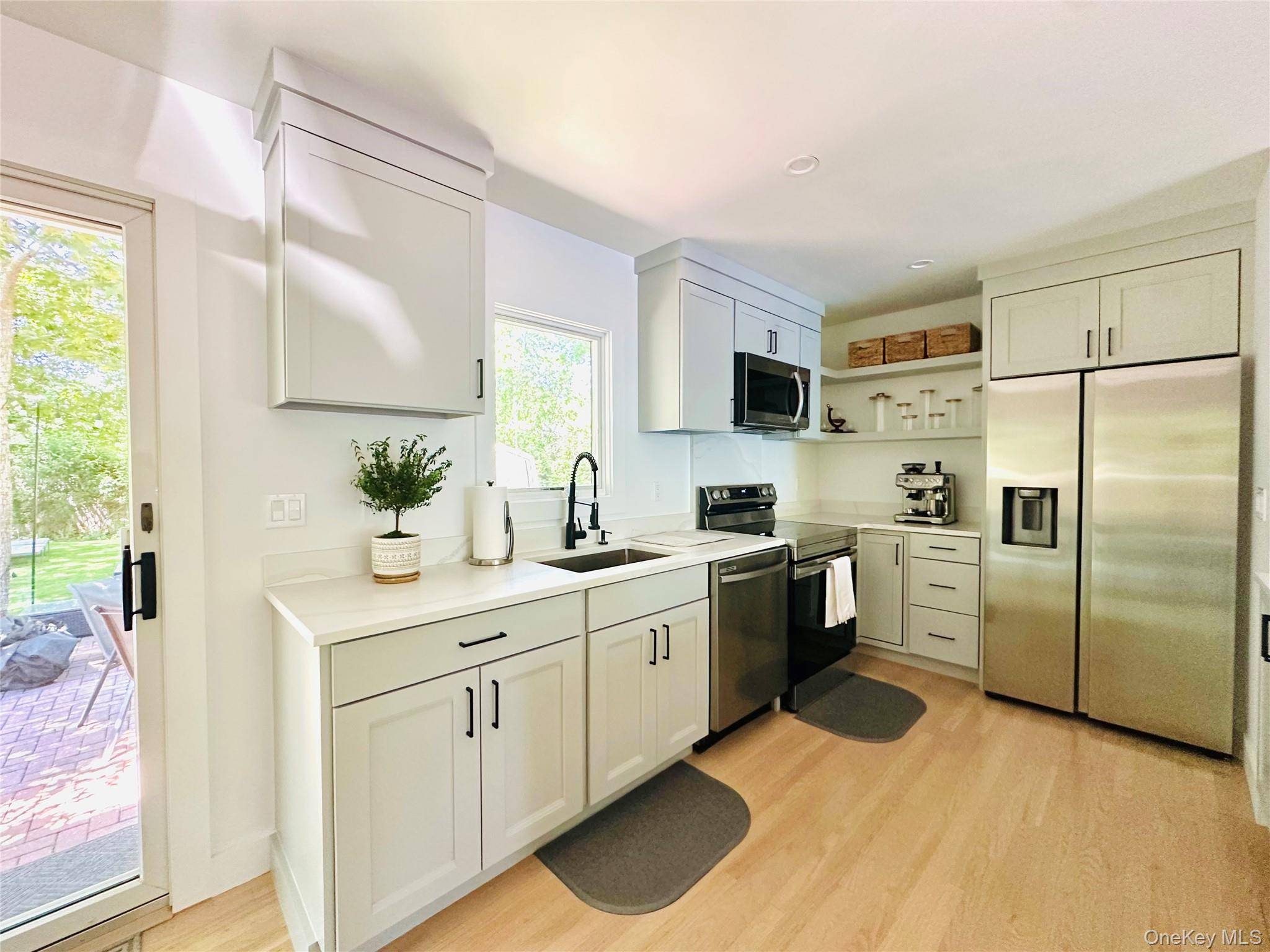 45 Yale DR, Hampton Bays, NY 11946