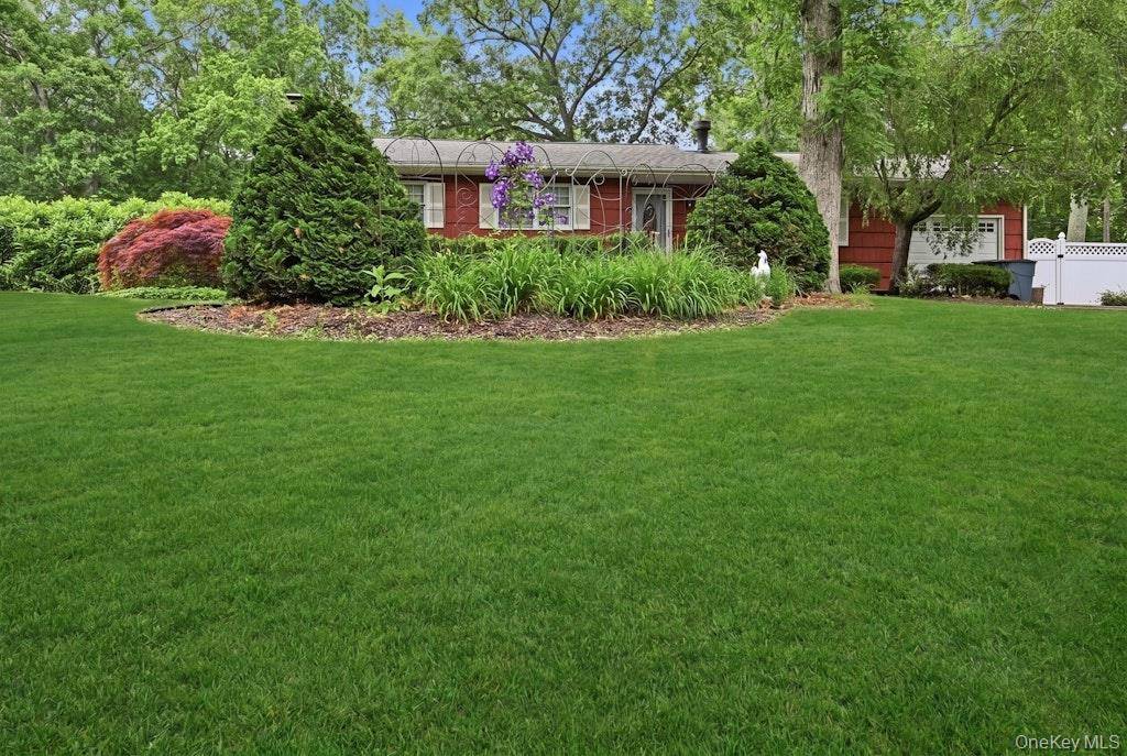 23 Flicker DR, Middle Island, NY 11953