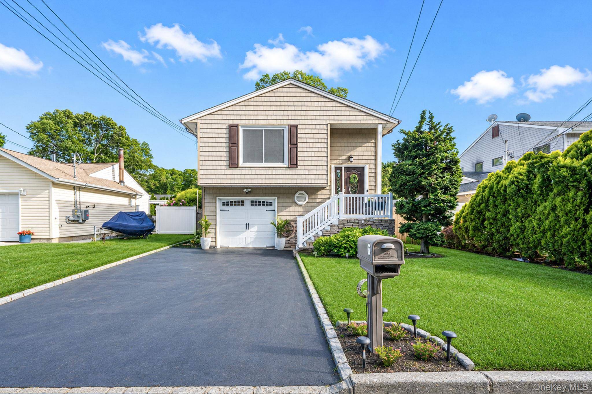6 Atlantic ST, Holtsville, NY 11742
