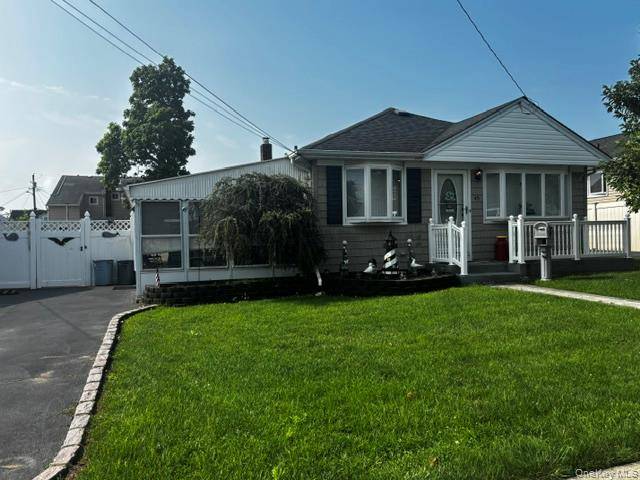 45 W Clearwater RD, Lindenhurst, NY 11757