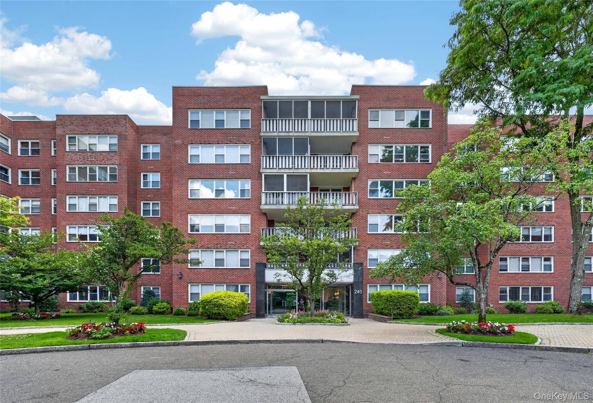 240 Garth RD #4H2, Scarsdale, NY 10583