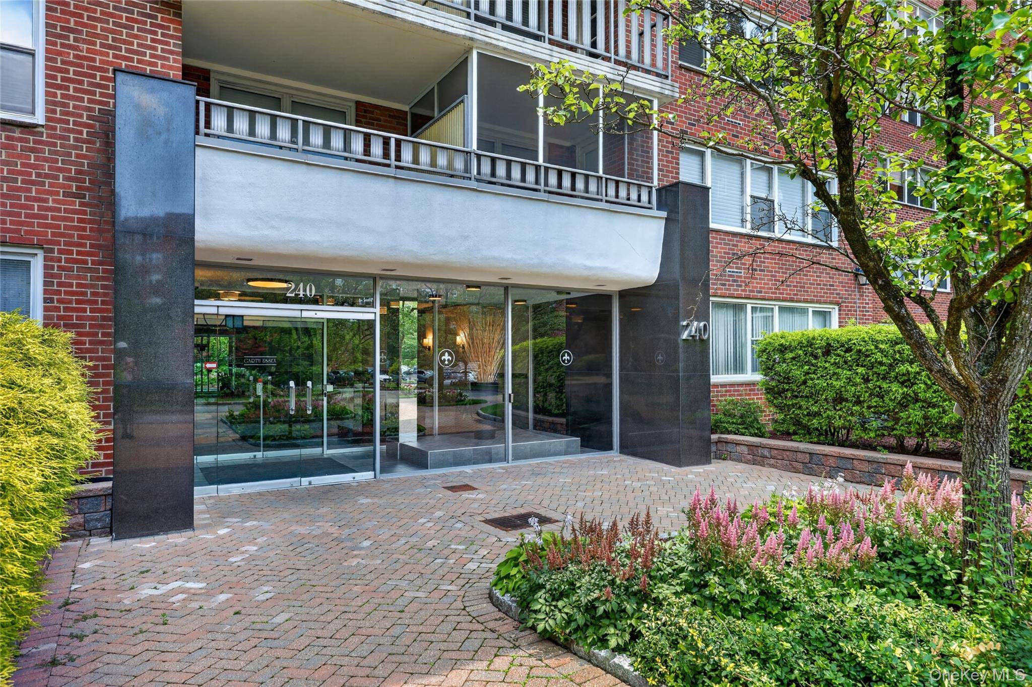 240 Garth RD #4H2, Scarsdale, NY 10583