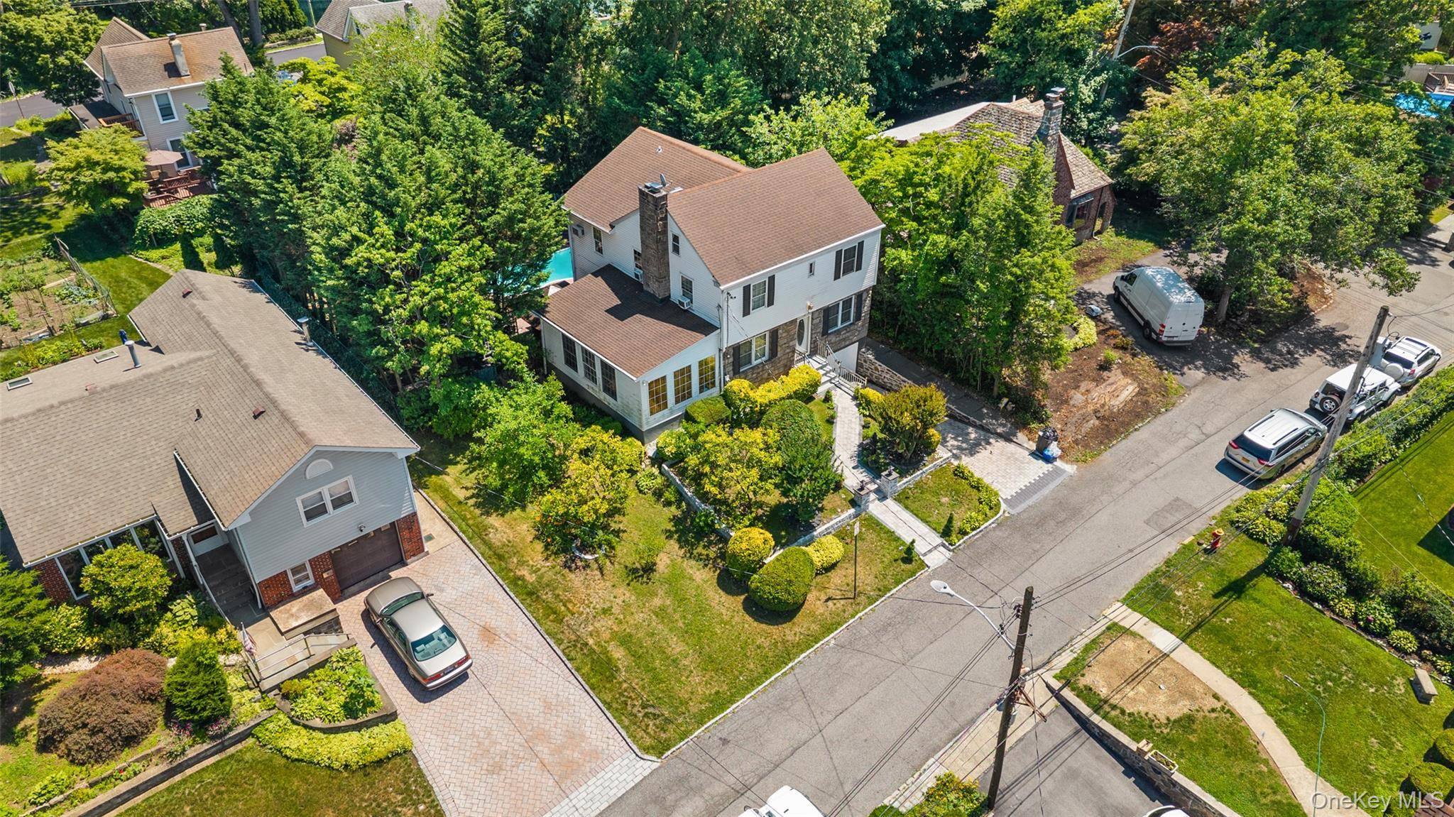 74 Elaine TER, Yonkers, NY 10701