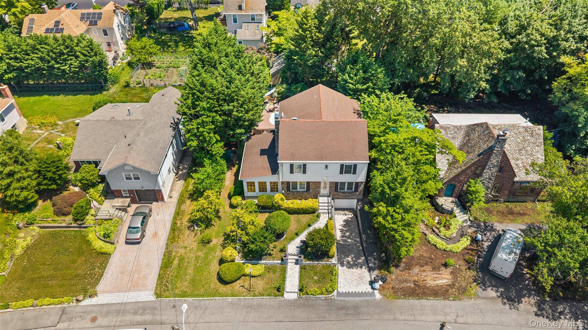 74 Elaine TER, Yonkers, NY 10701