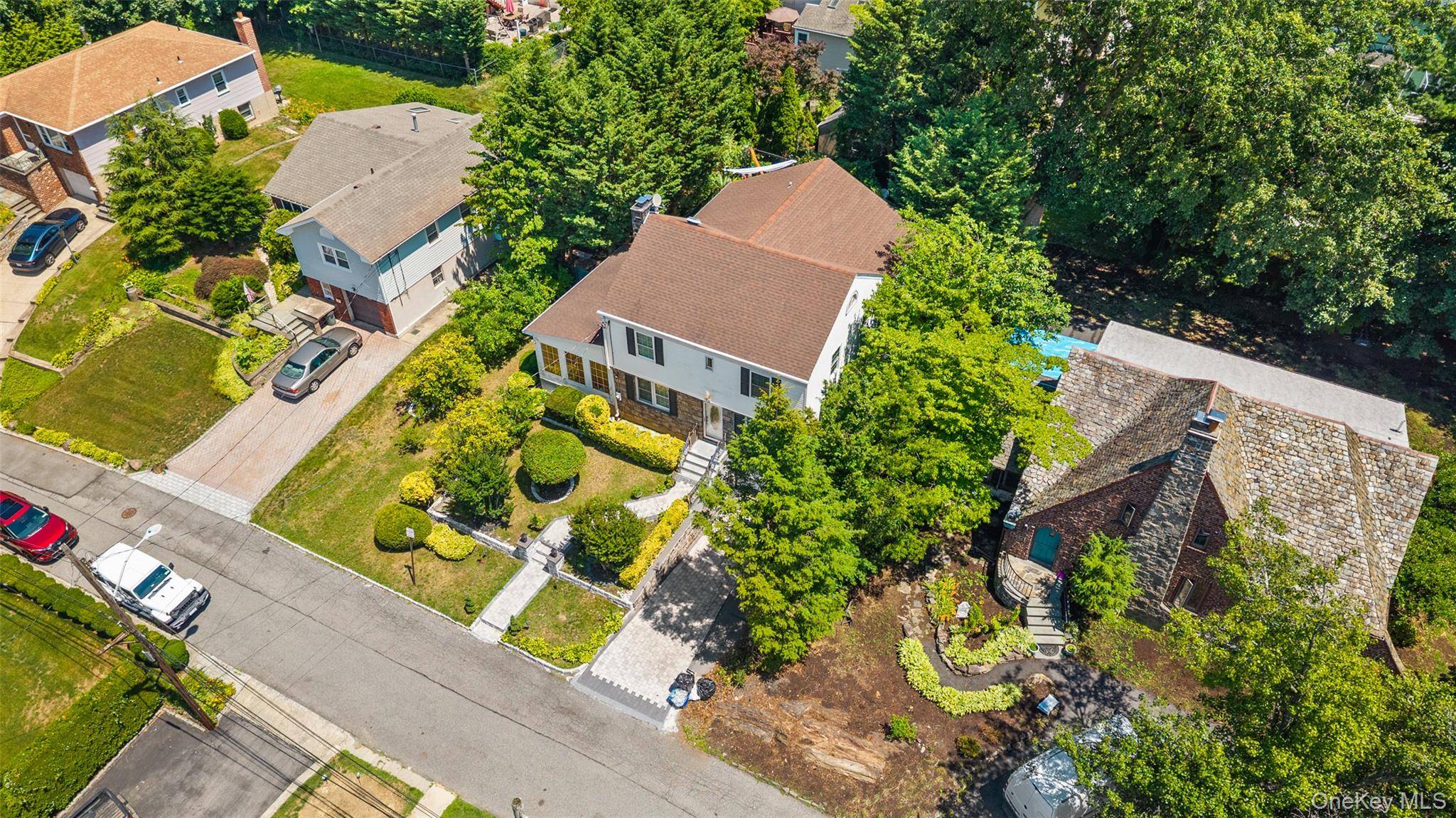 74 Elaine TER, Yonkers, NY 10701