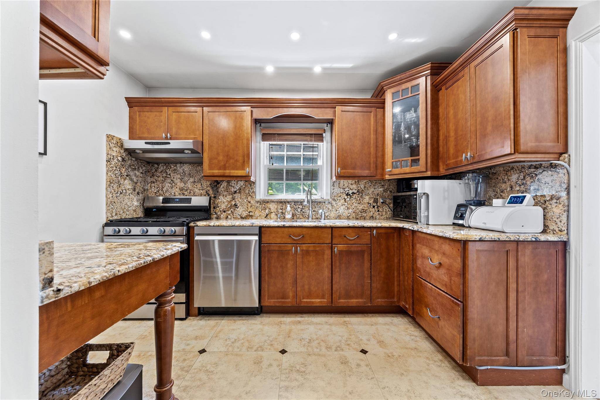 82 Superior RD, Floral Park, NY 11001