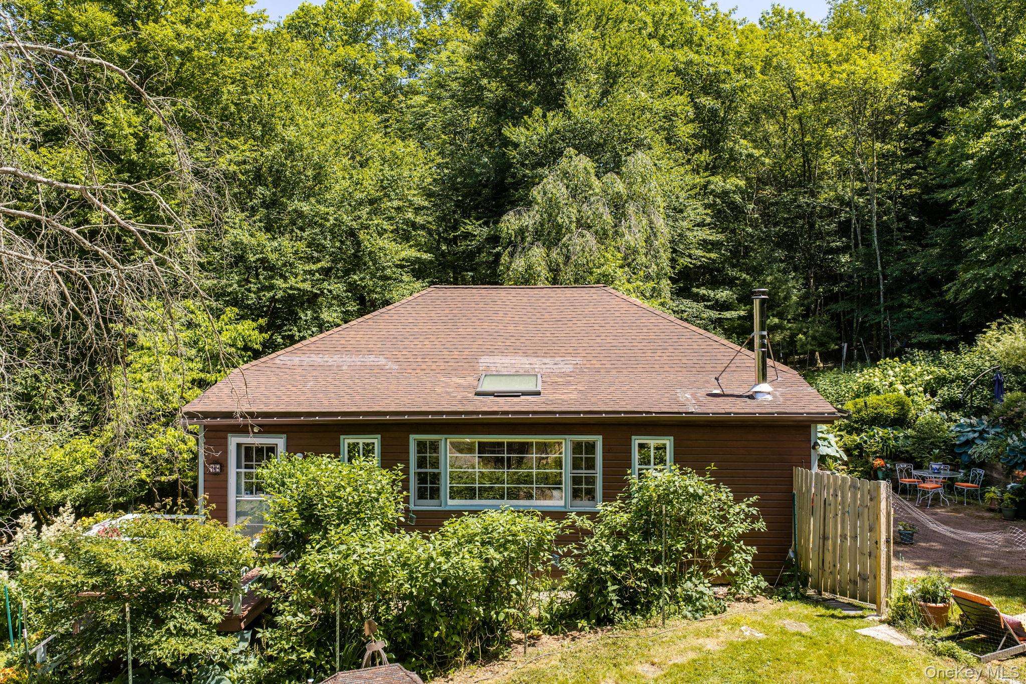 10 Church RD, Mountain Dale, NY 12763