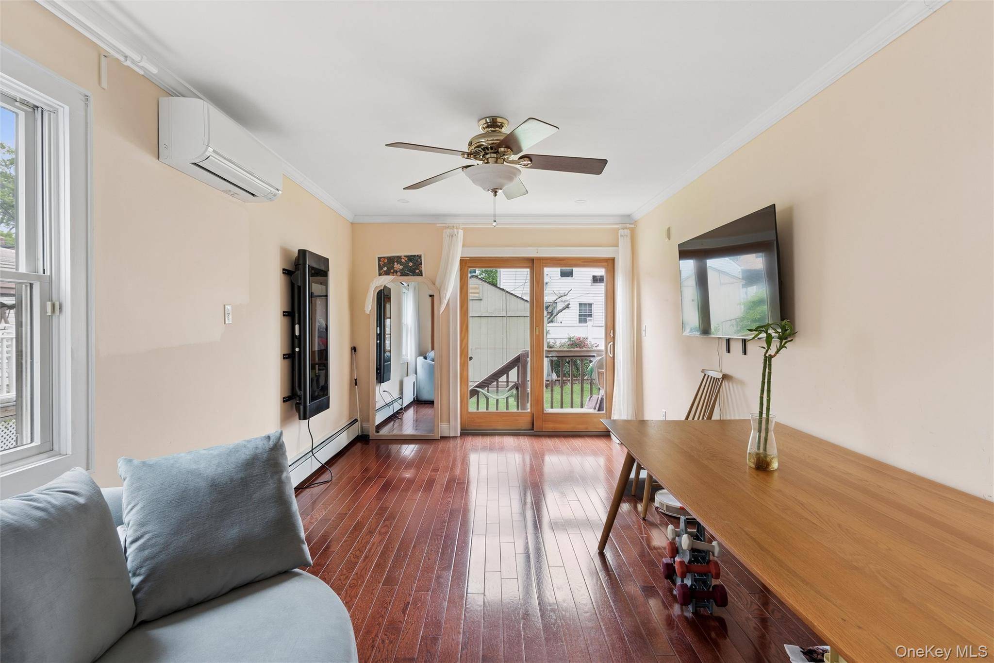 7643 265th ST, New Hyde Park, NY 11040