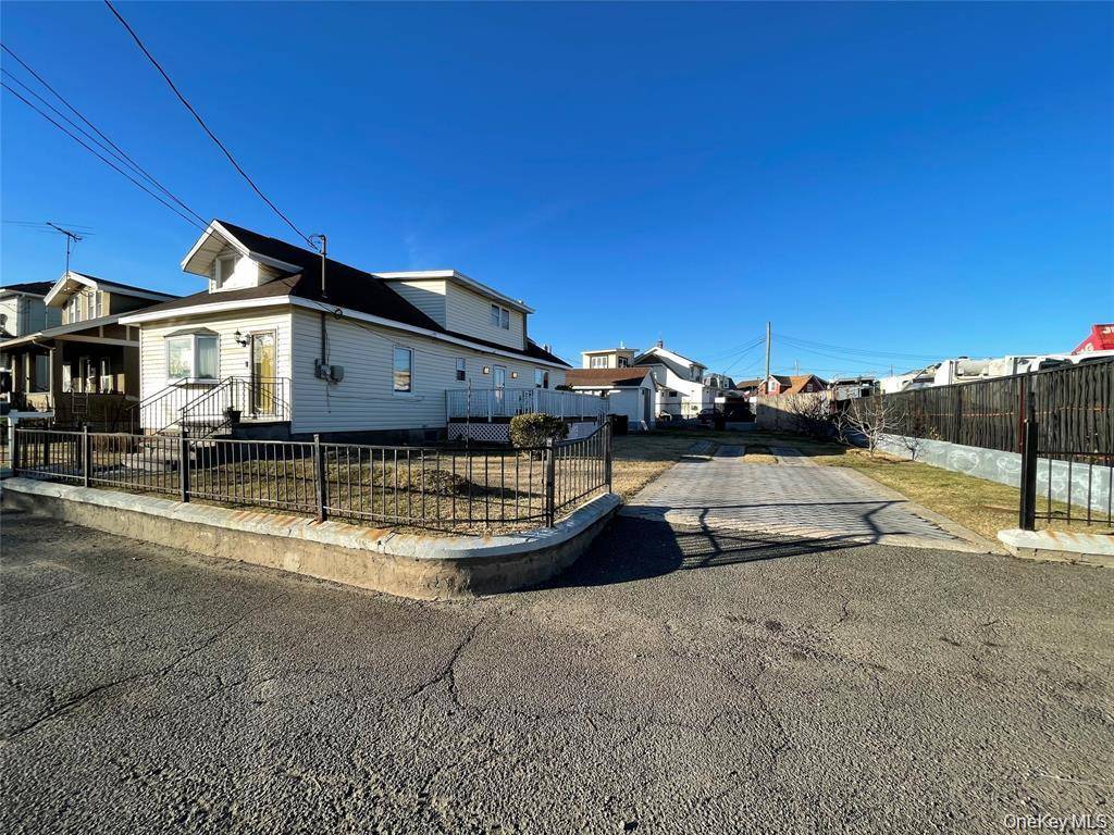 10 3rd ST, Rosedale, NY 11422
