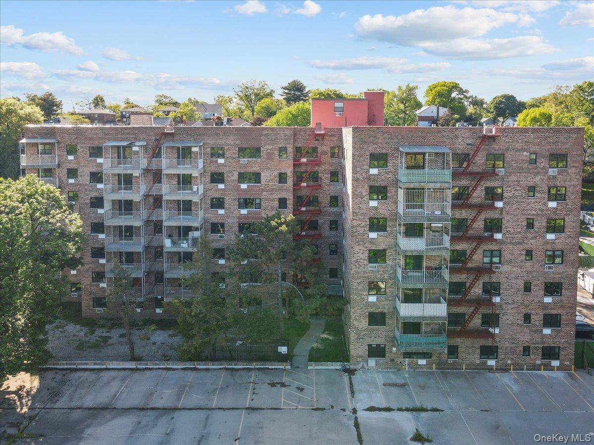 671 Bronx River Road #6C, Yonkers, NY 10704