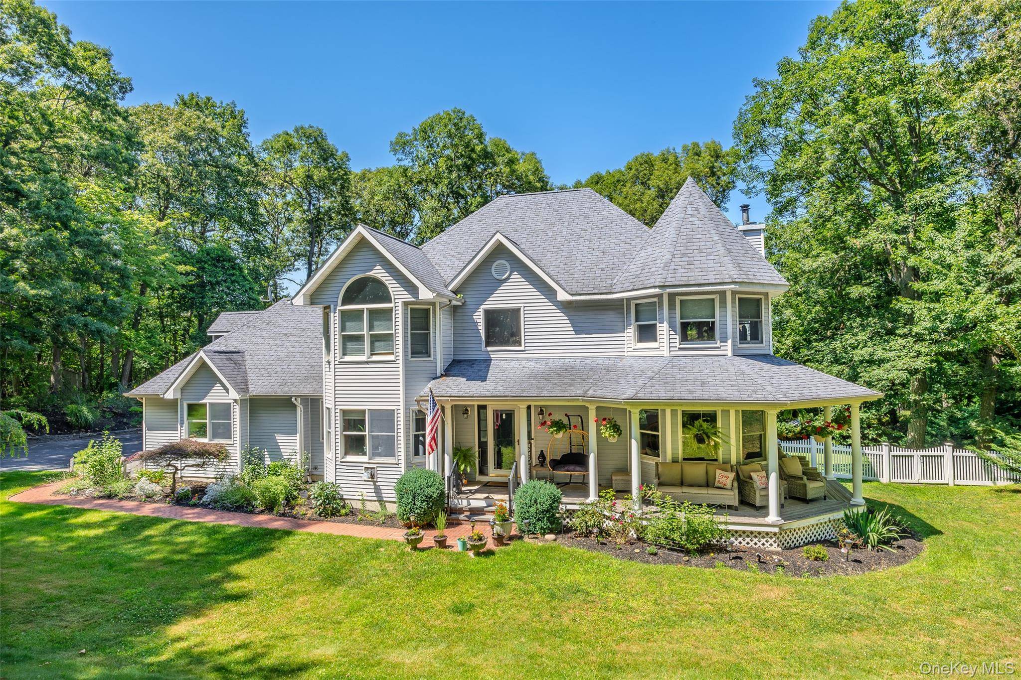10 Randall RD, Wading River, NY 11792