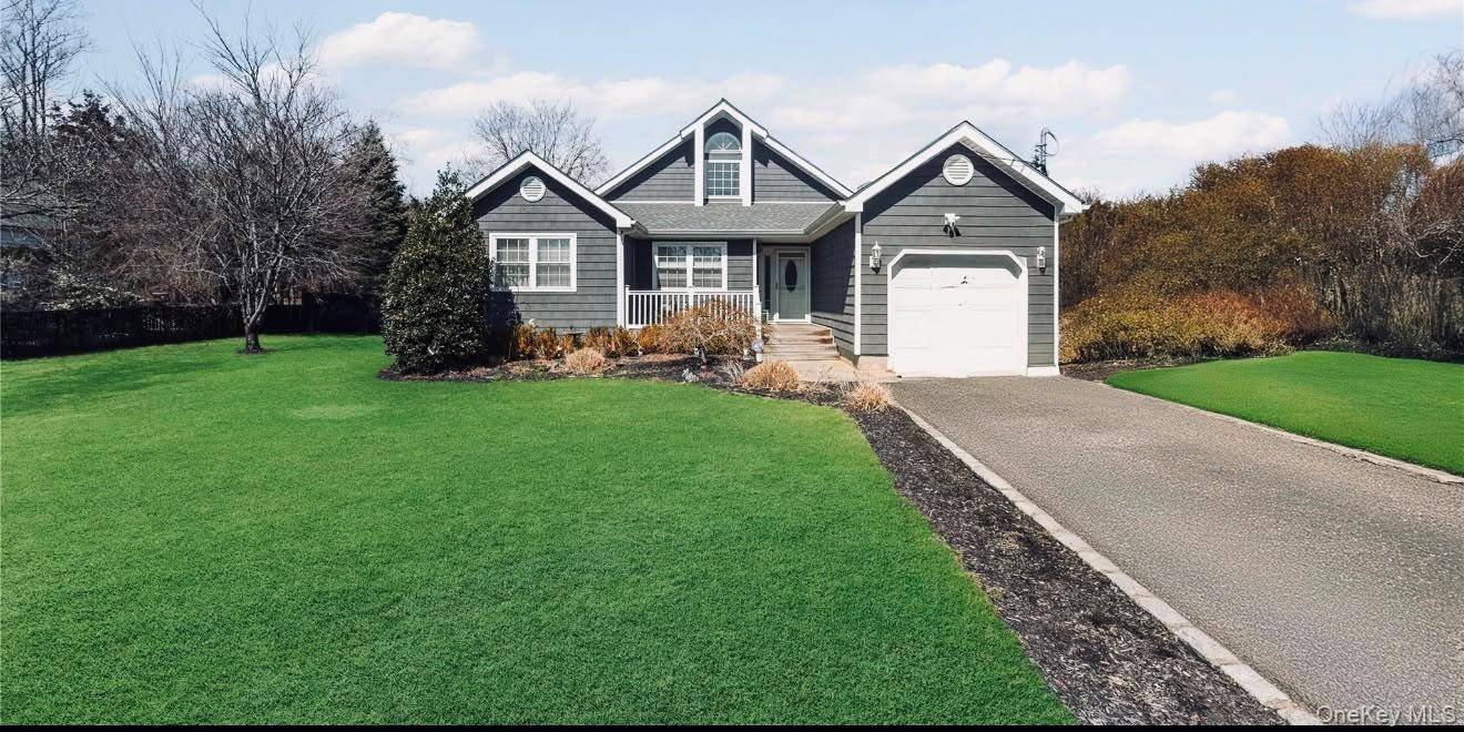 17 Woodlawn AVE, East Moriches, NY 11940