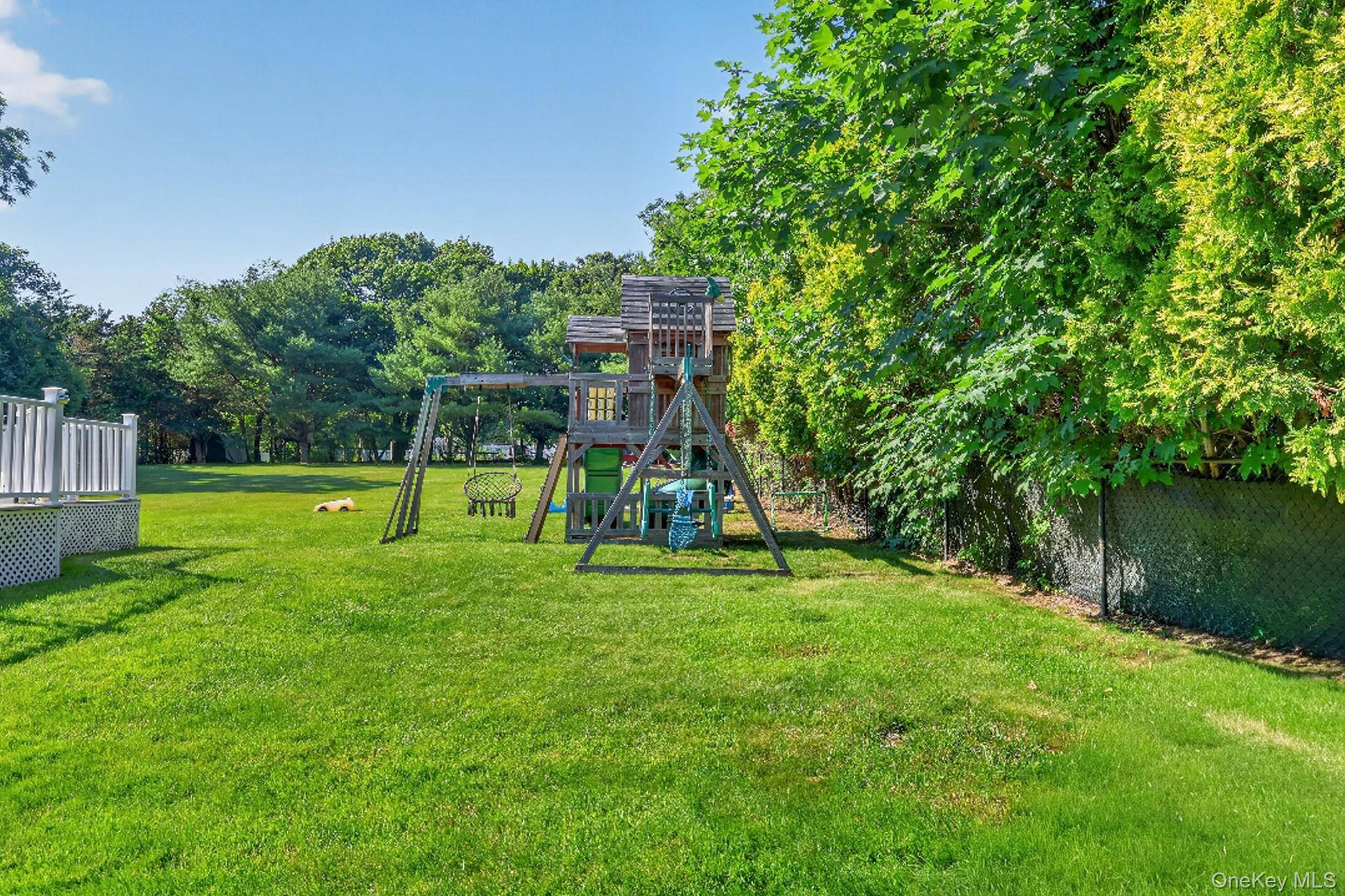 17 Woodlawn AVE, East Moriches, NY 11940