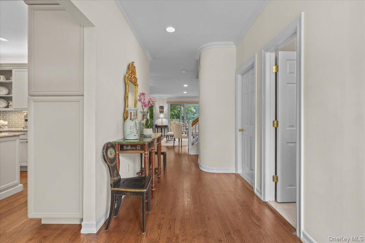 18 Brookview DR, Pleasantville, NY 10570
