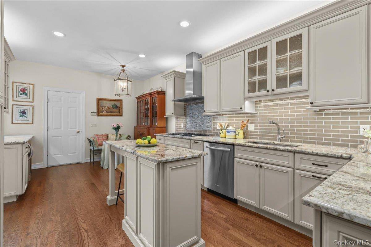 18 Brookview DR, Pleasantville, NY 10570