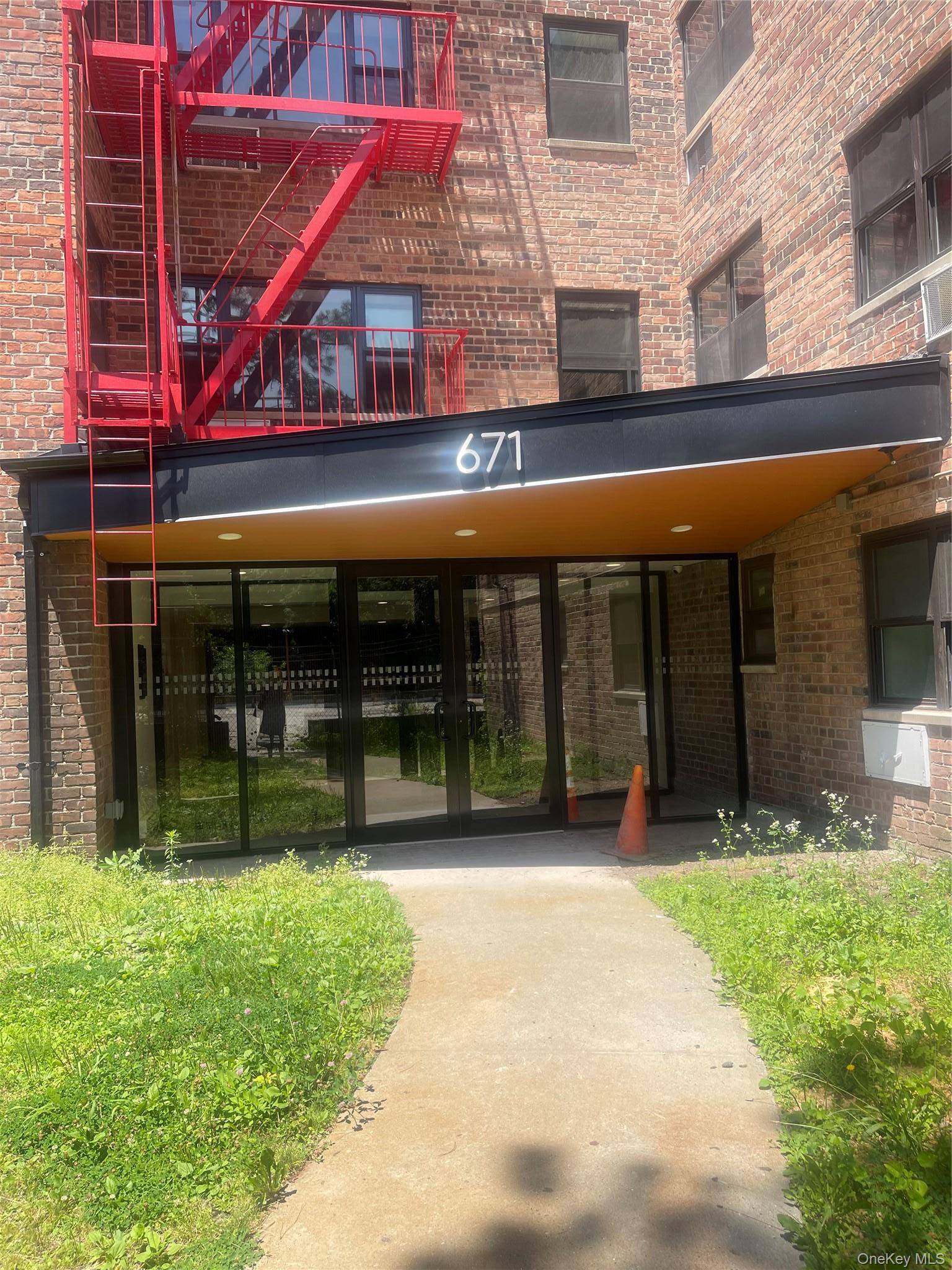 671 Bronx River RD #4G, Yonkers, NY 10704