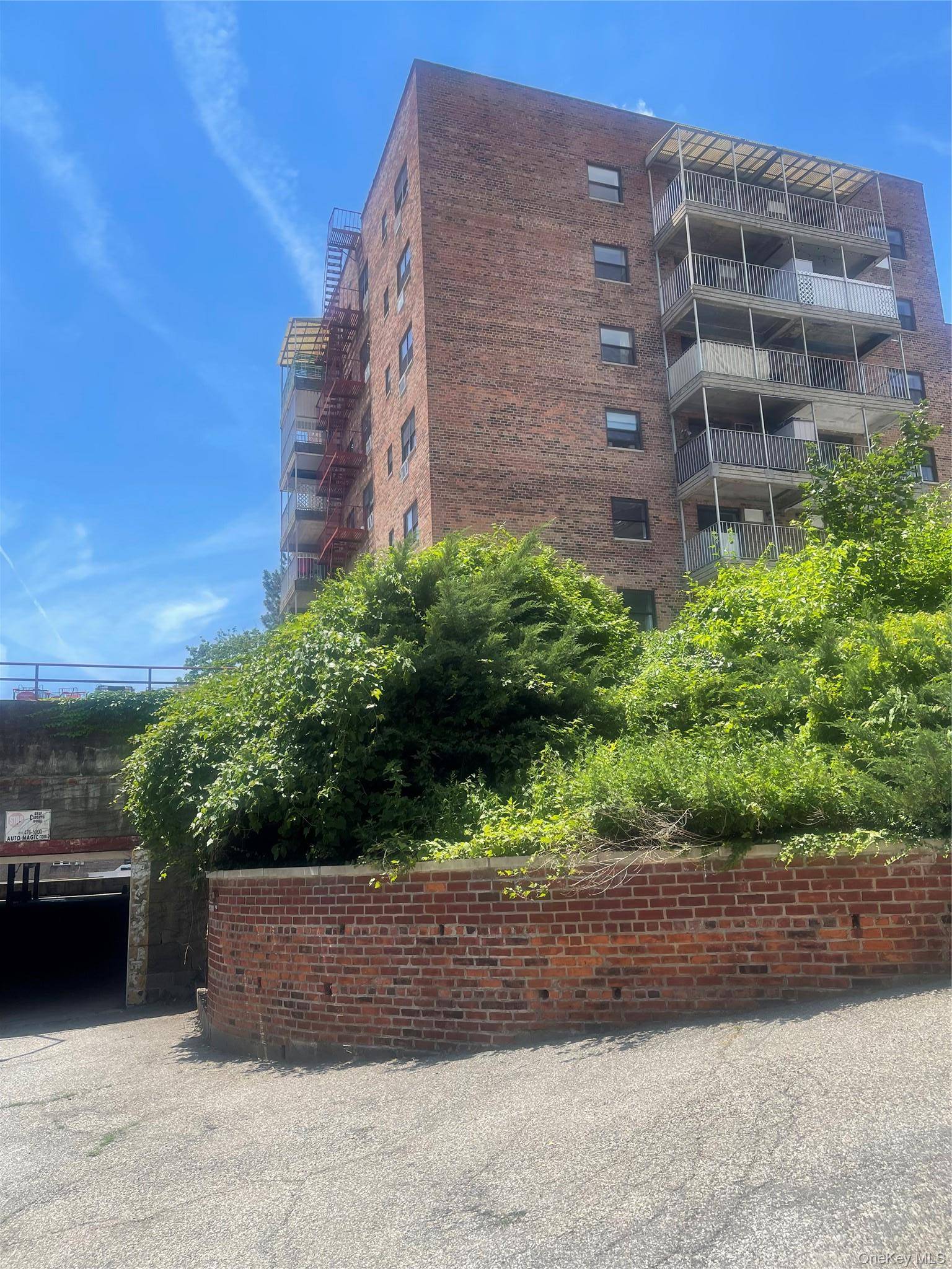 671 Bronx River RD #4G, Yonkers, NY 10704