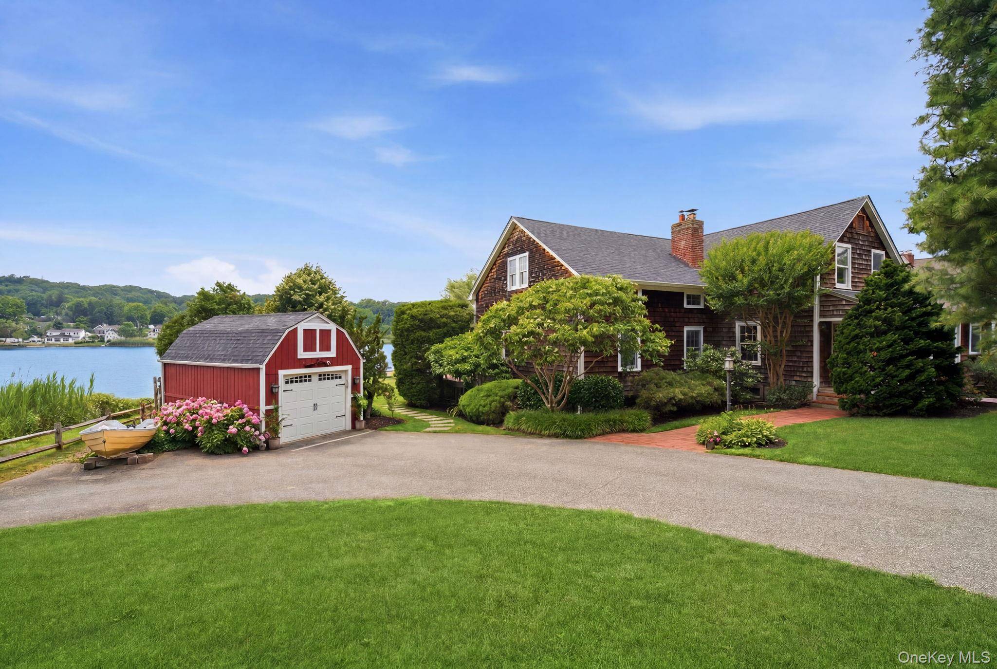 33 Prospect RD, Centerport, NY 11721