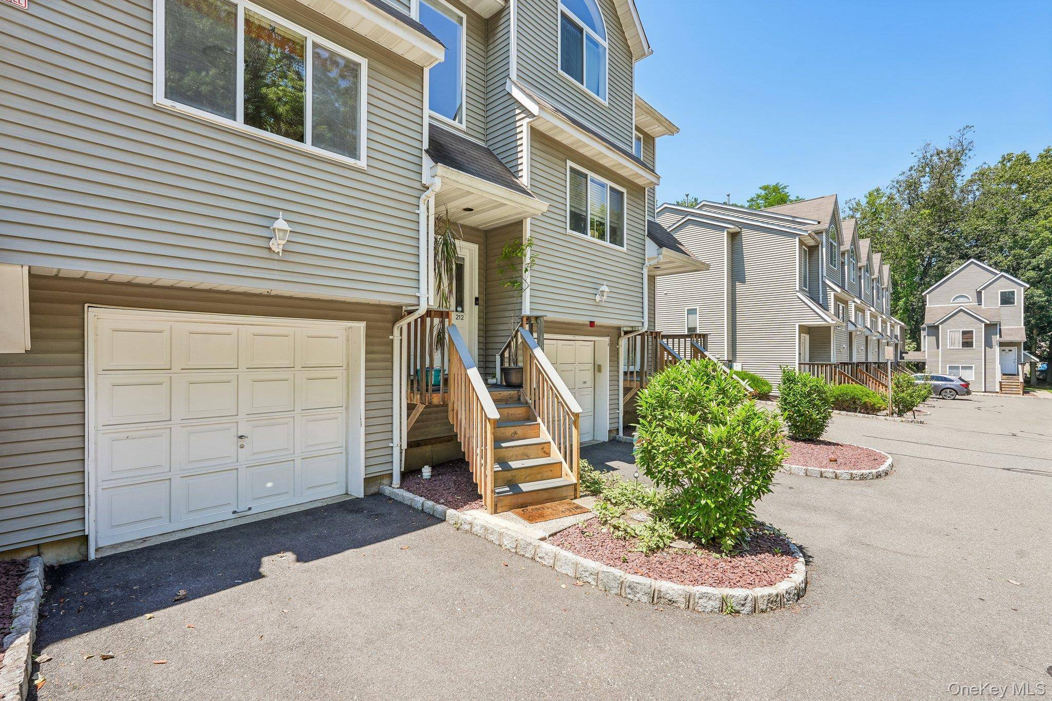 212 Arlington CT, Bardonia, NY 10954