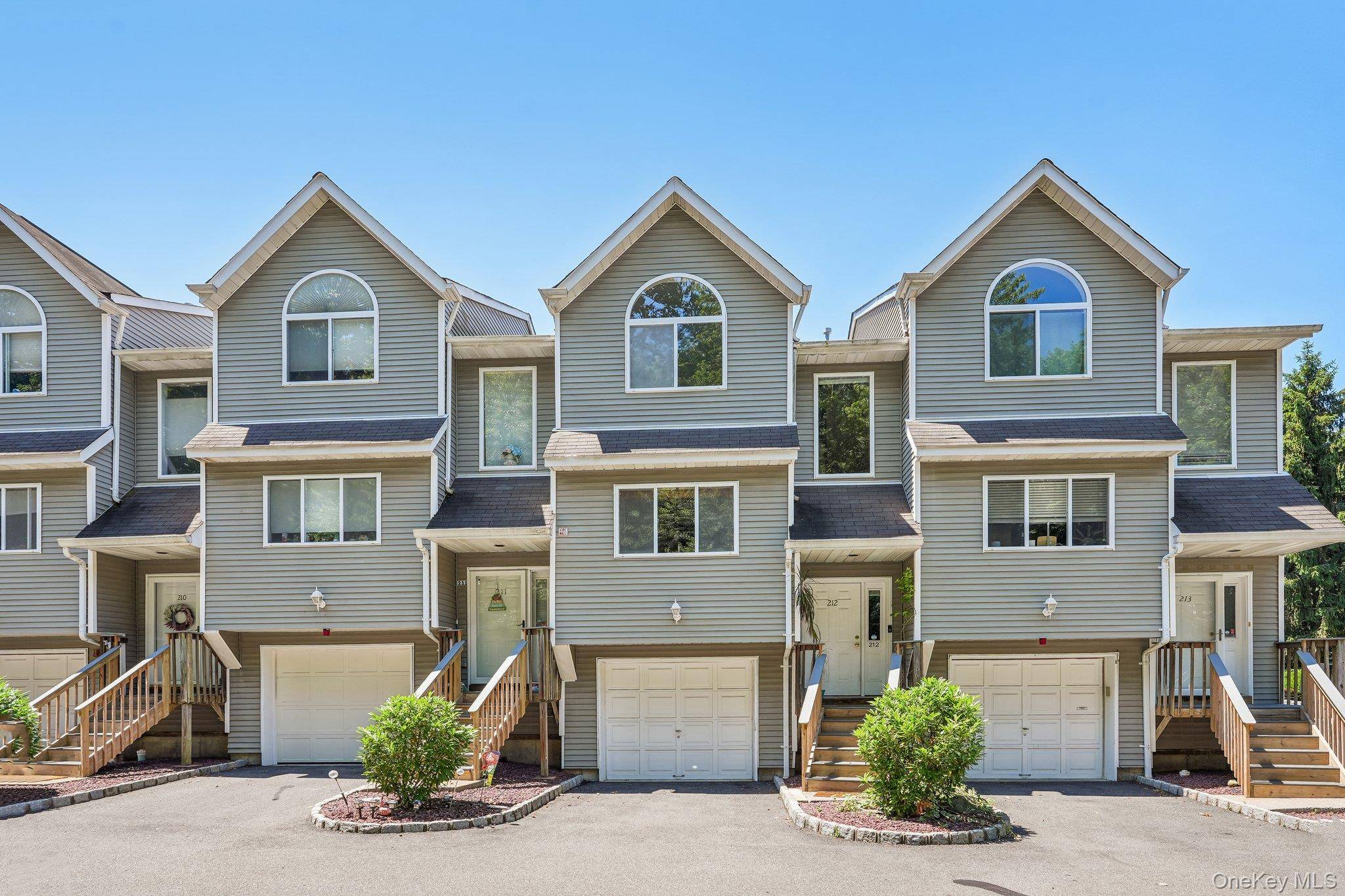 212 Arlington CT, Bardonia, NY 10954