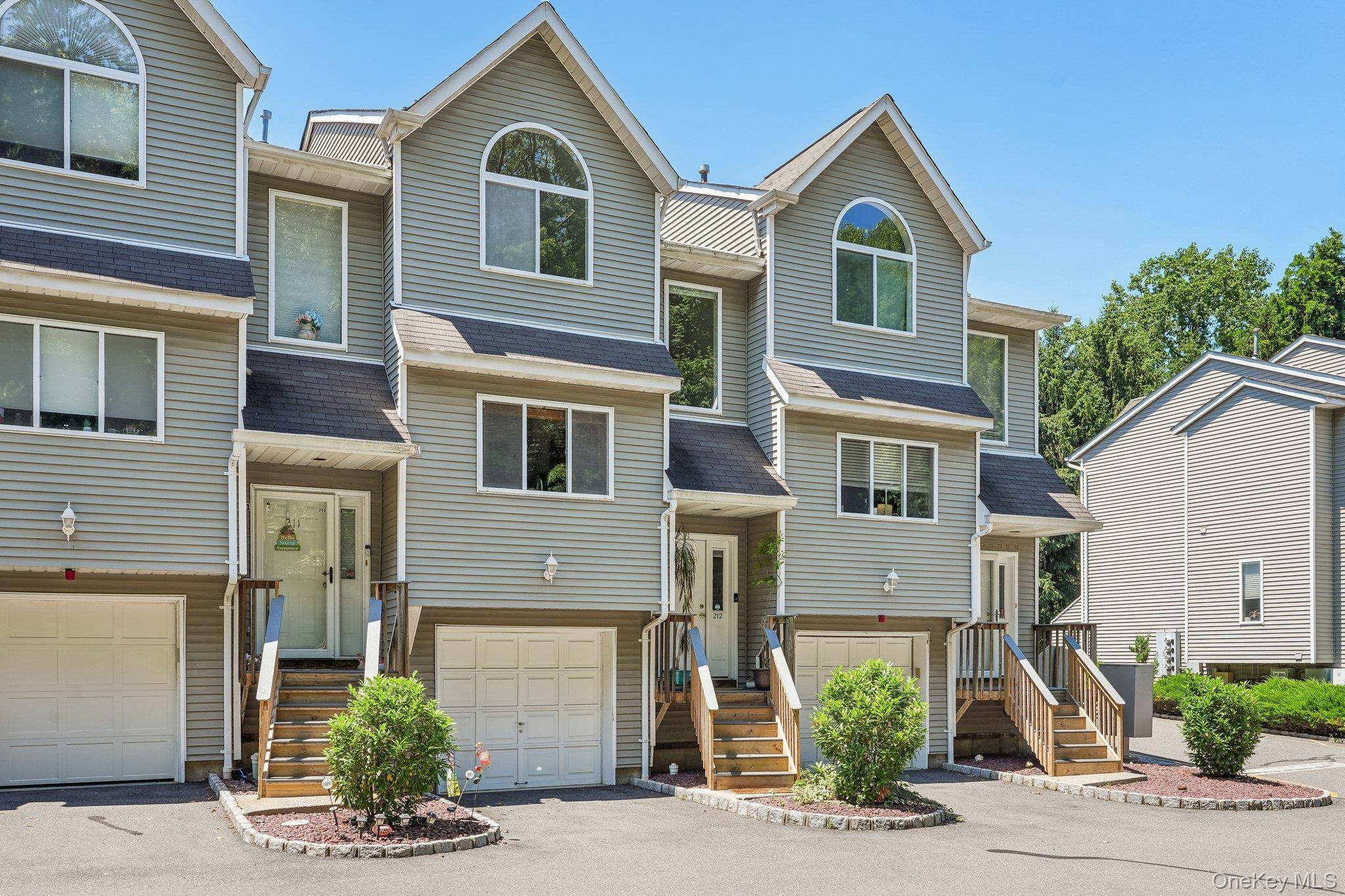 212 Arlington CT, Bardonia, NY 10954