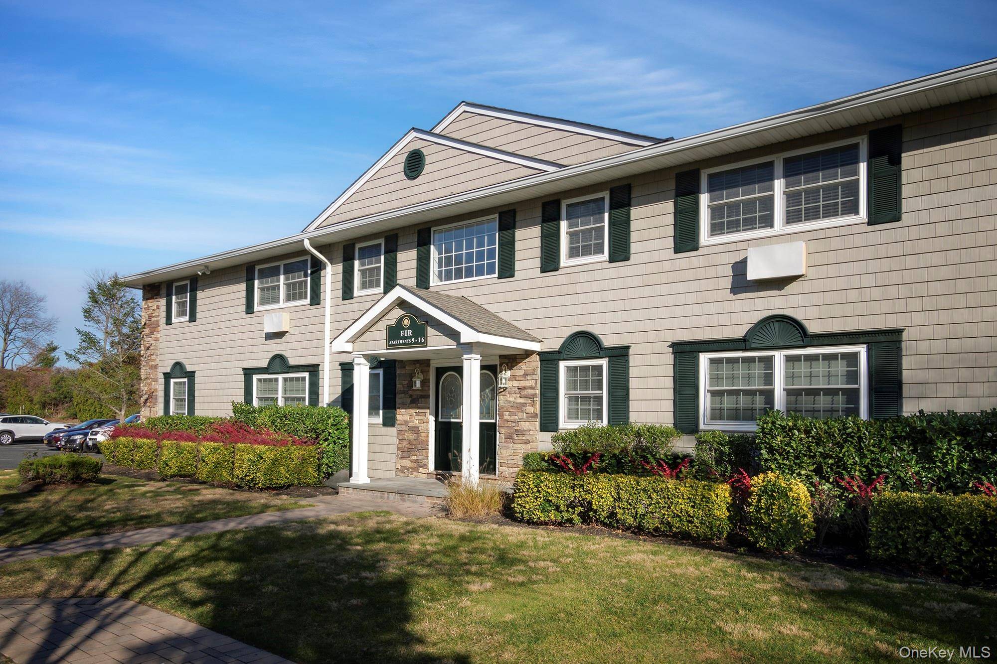 1750 W Main ST #H16, Riverhead, NY 11901