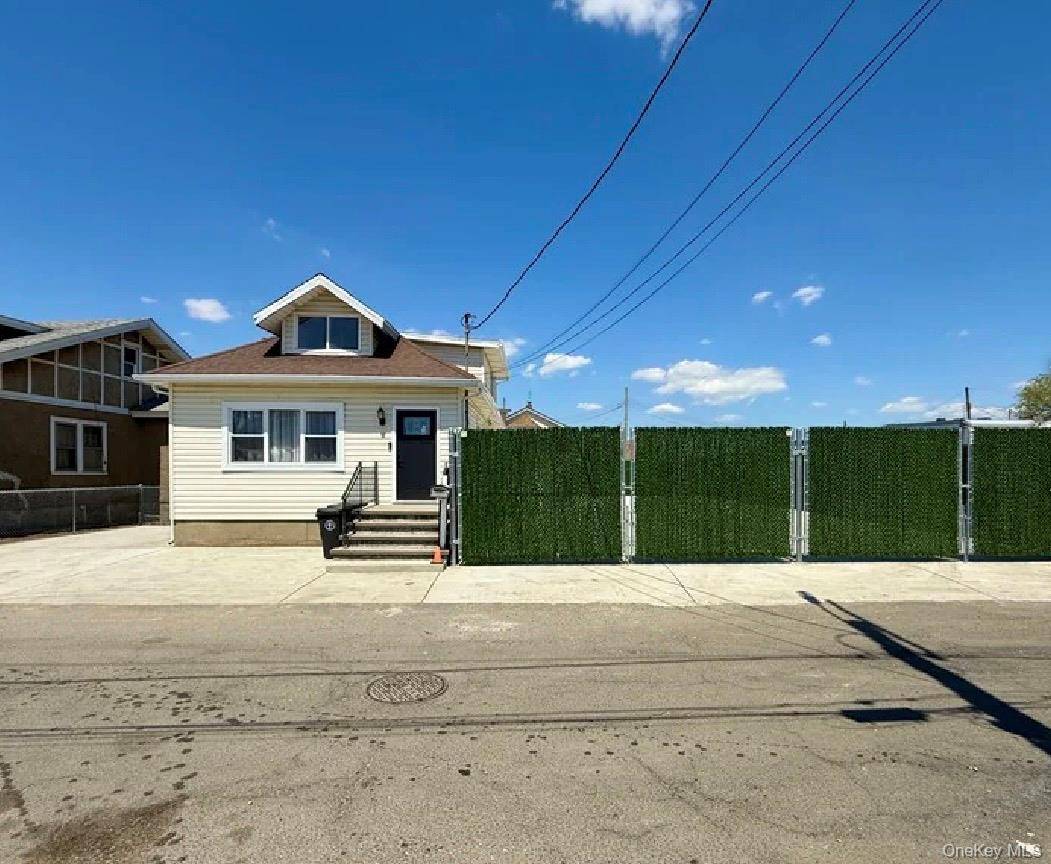 10 3rd street, Rosedale, NY 11422