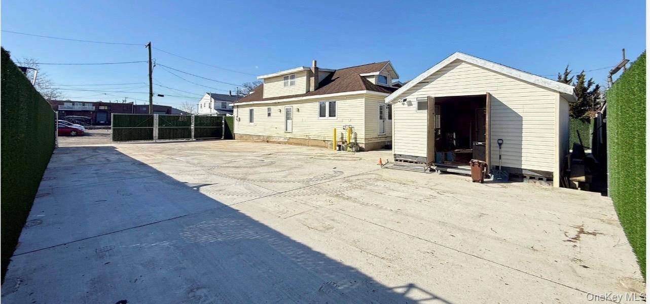 10 3rd street, Rosedale, NY 11422