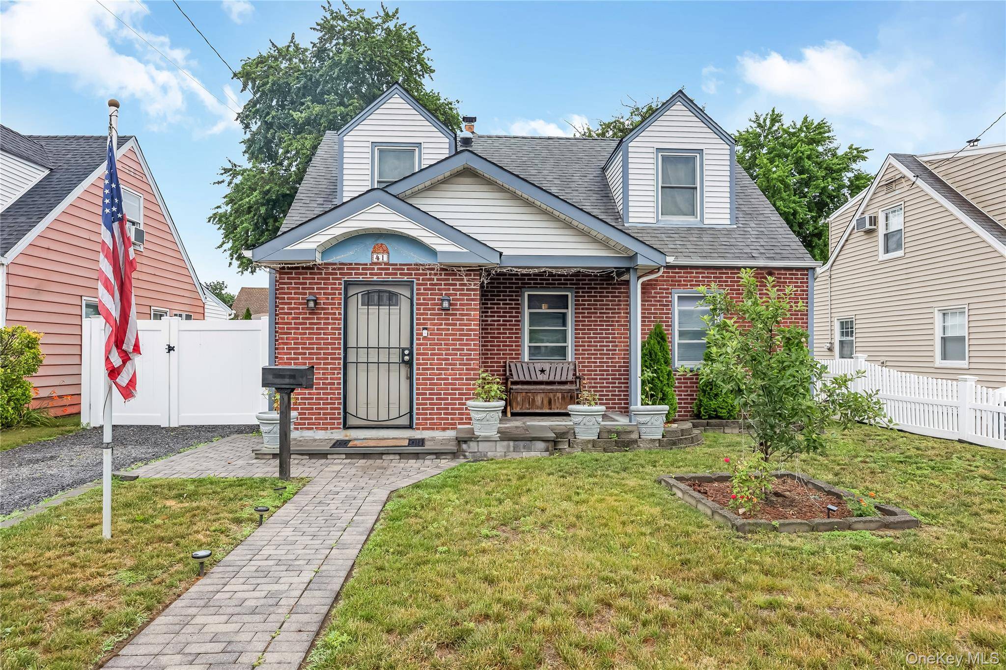 41 Haig RD, Valley Stream, NY 11581