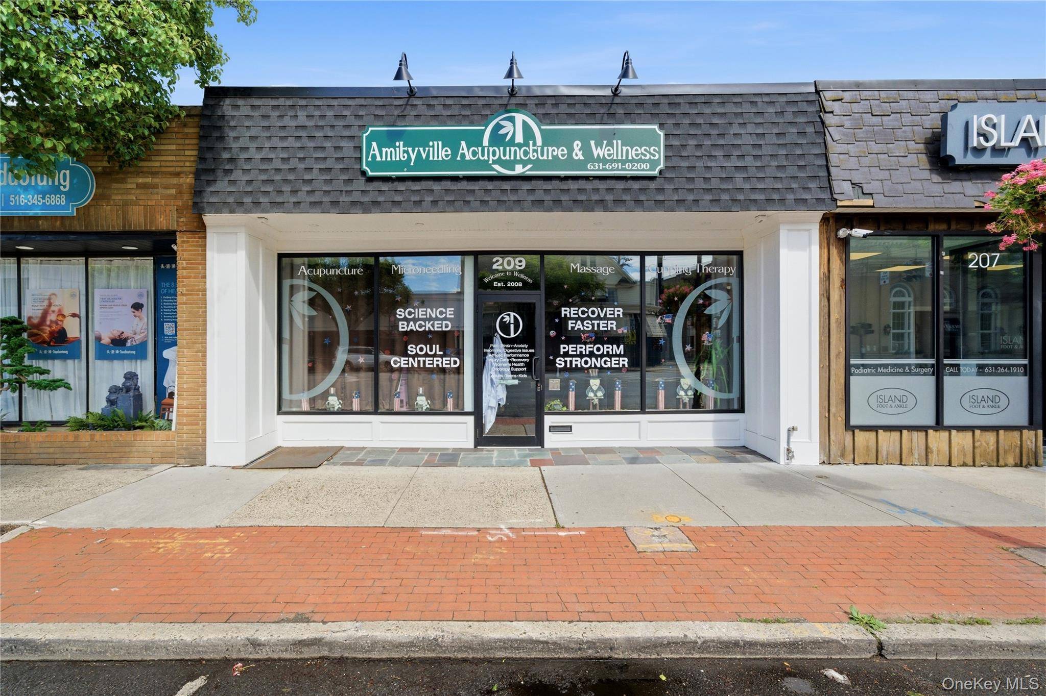 209 Broadway, Amityville, NY 11701