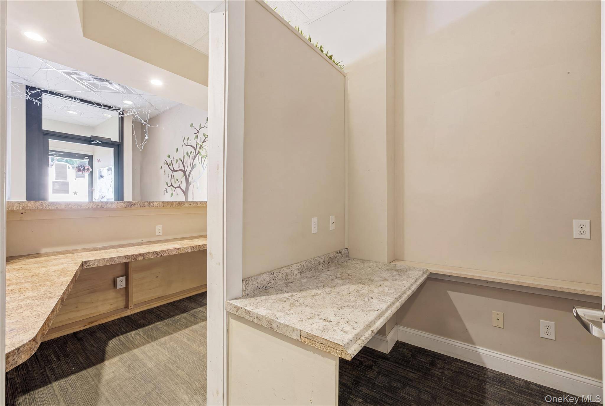 209 Broadway, Amityville, NY 11701