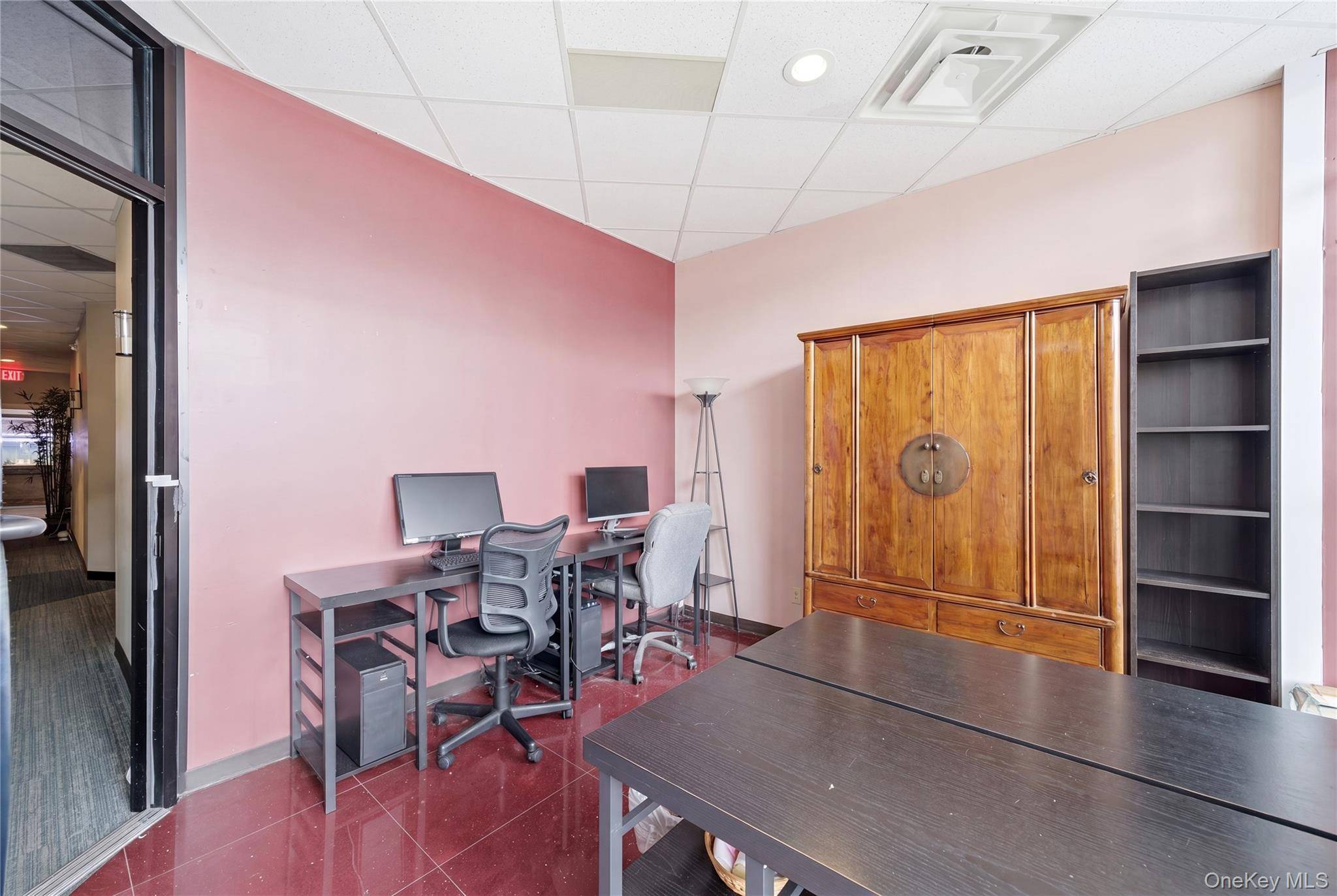 209 Broadway, Amityville, NY 11701