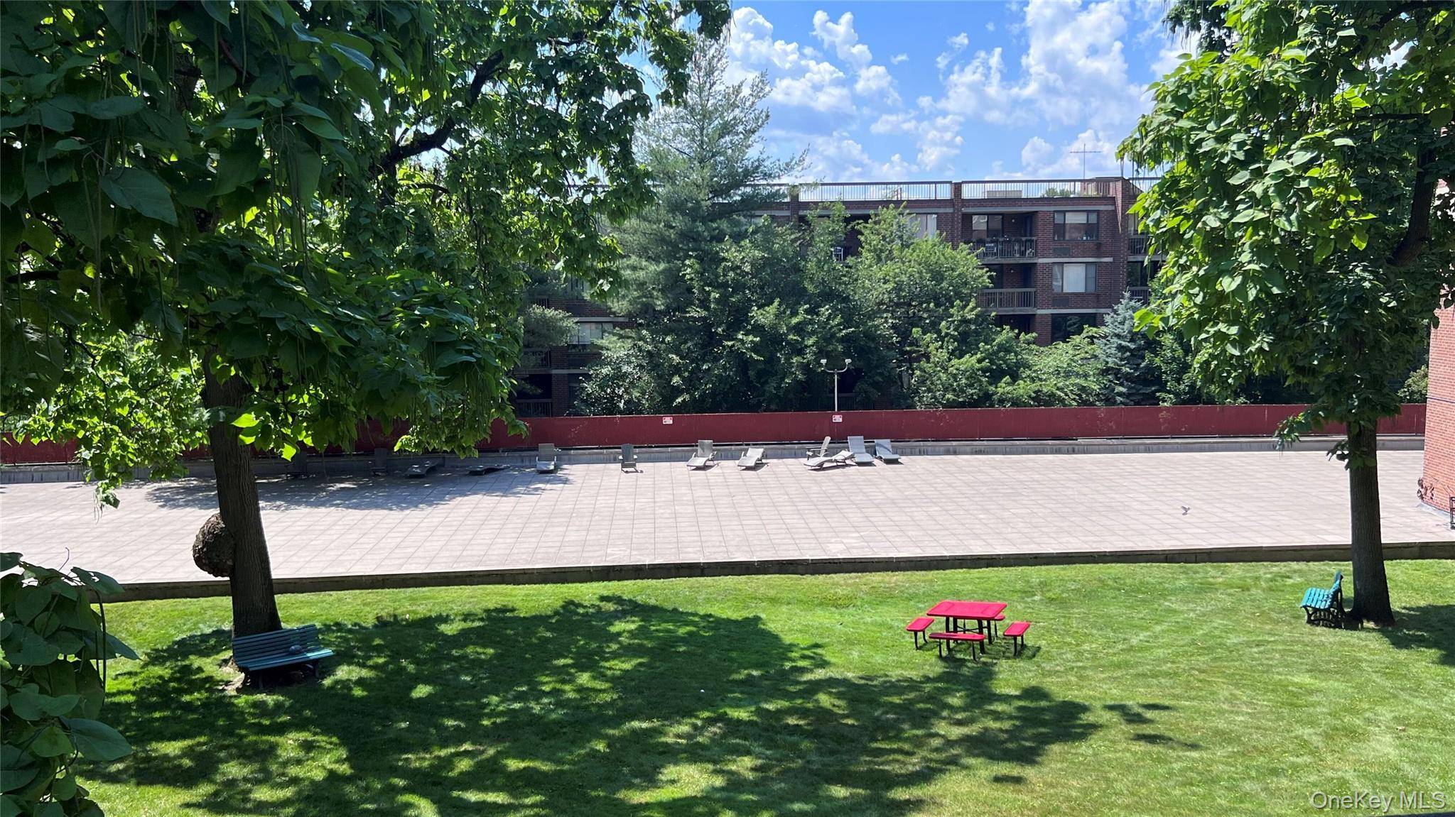 290 Collins AVE #8E, Fleetwood, NY 10552