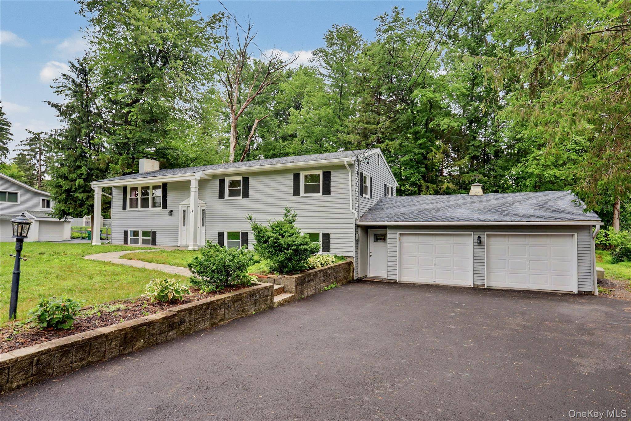 12 Roe DR, Hyde Park, NY 12538