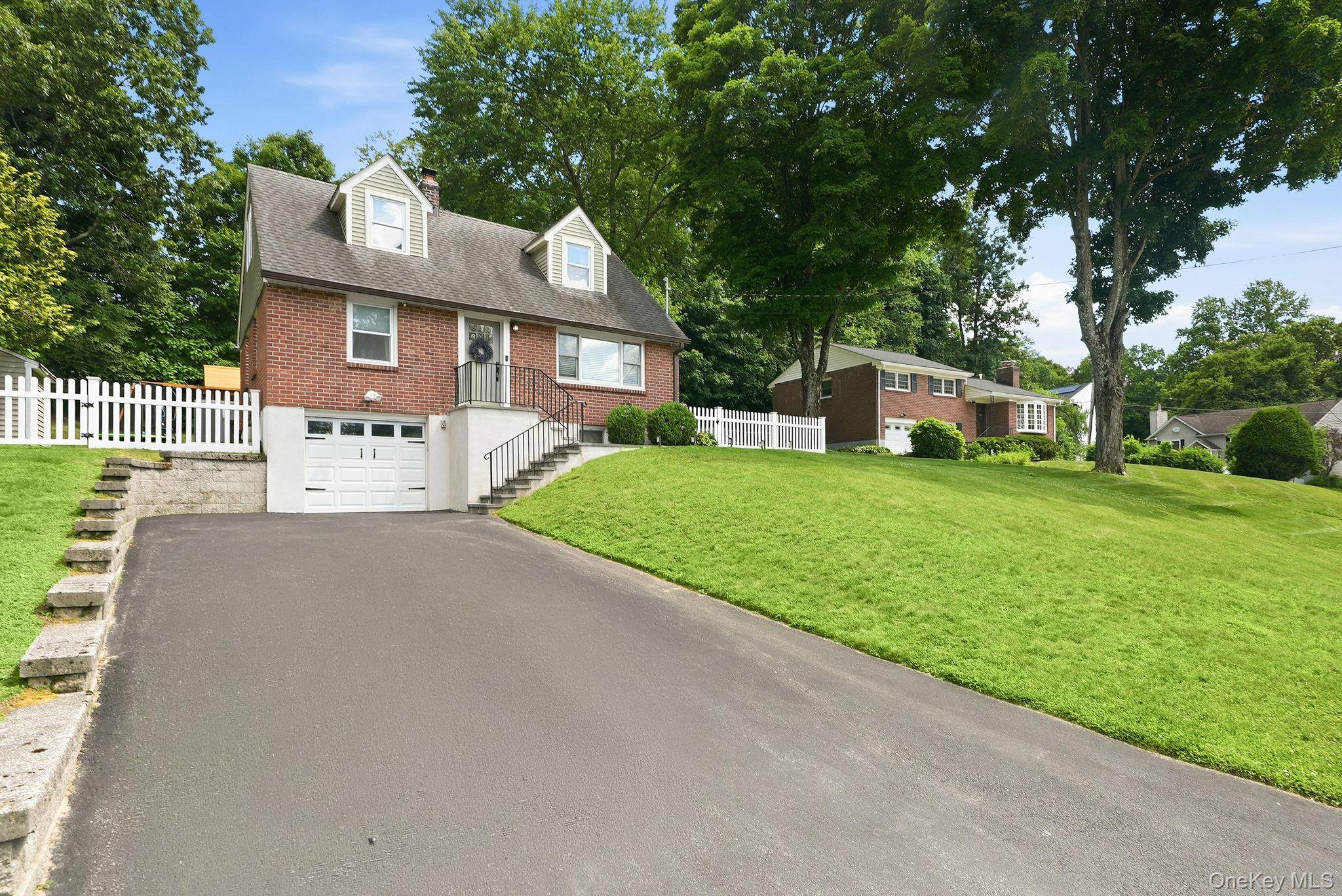 12 Logwynn LN, Cortlandt Manor, NY 10567