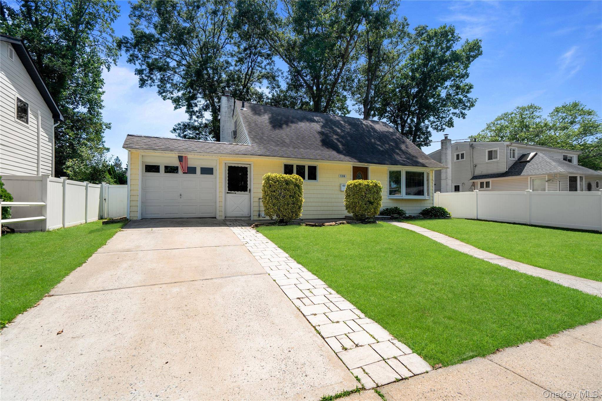 116 Spruce ST, Massapequa Park, NY 11762