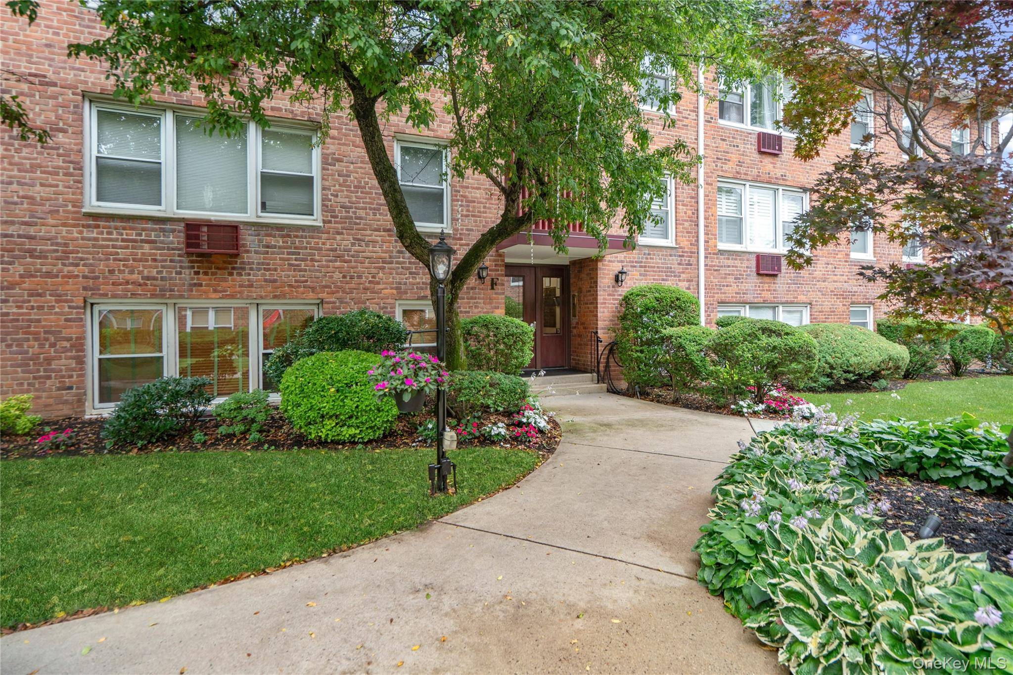 61 Maine AVE #F15, Rockville Centre, NY 11570