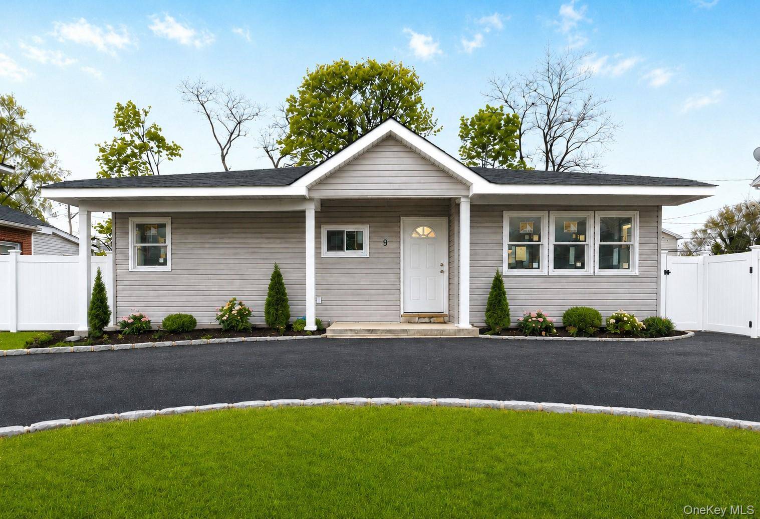 9 Emerald LN, Amityville, NY 11701