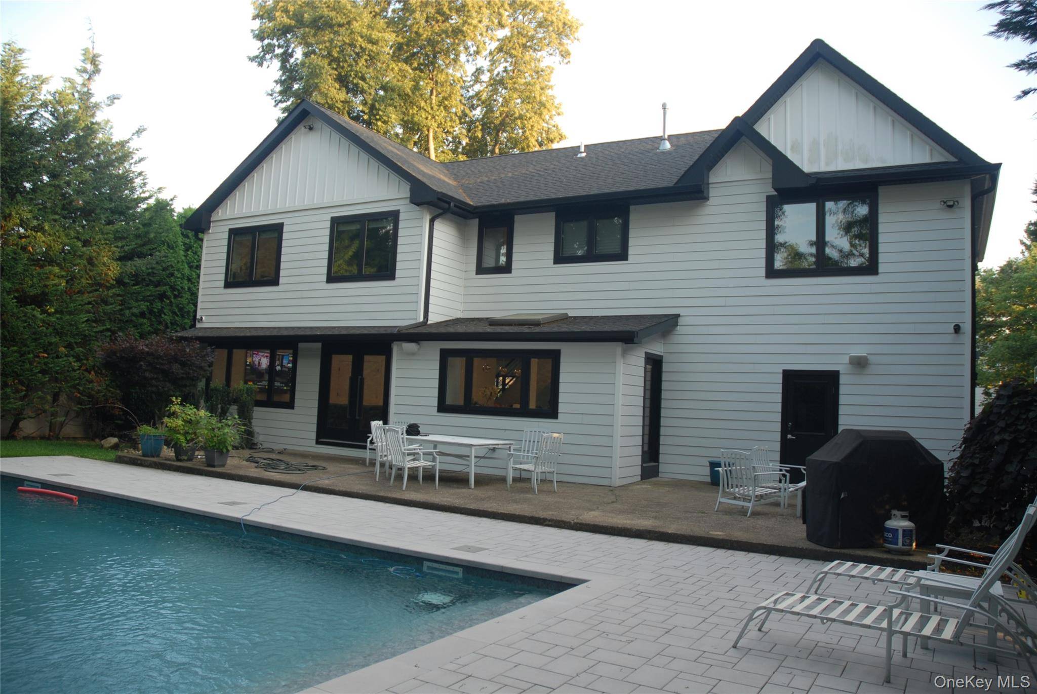 43 Marian LN, Jericho, NY 11753