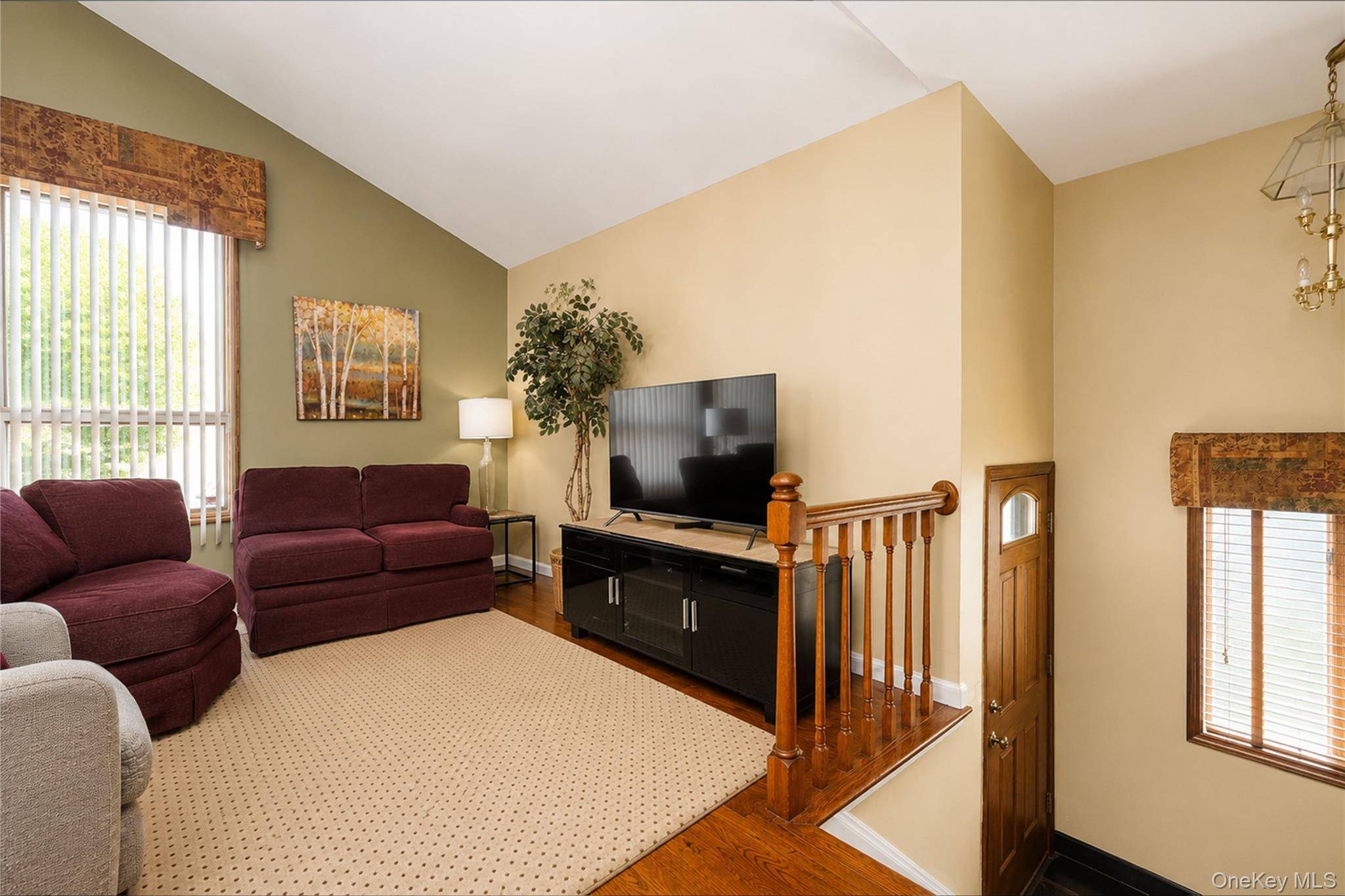 47 Stanley CIR, Staten Island, NY 10308
