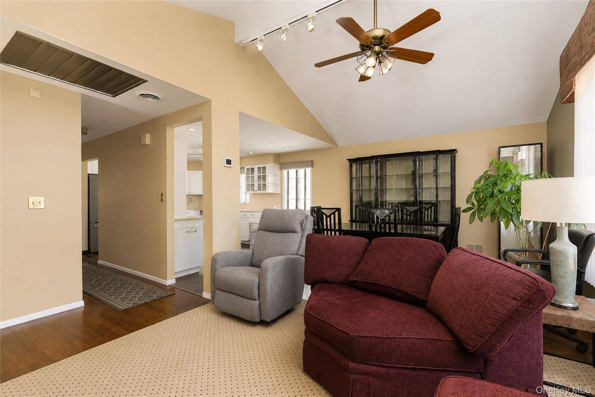 47 Stanley CIR, Staten Island, NY 10308