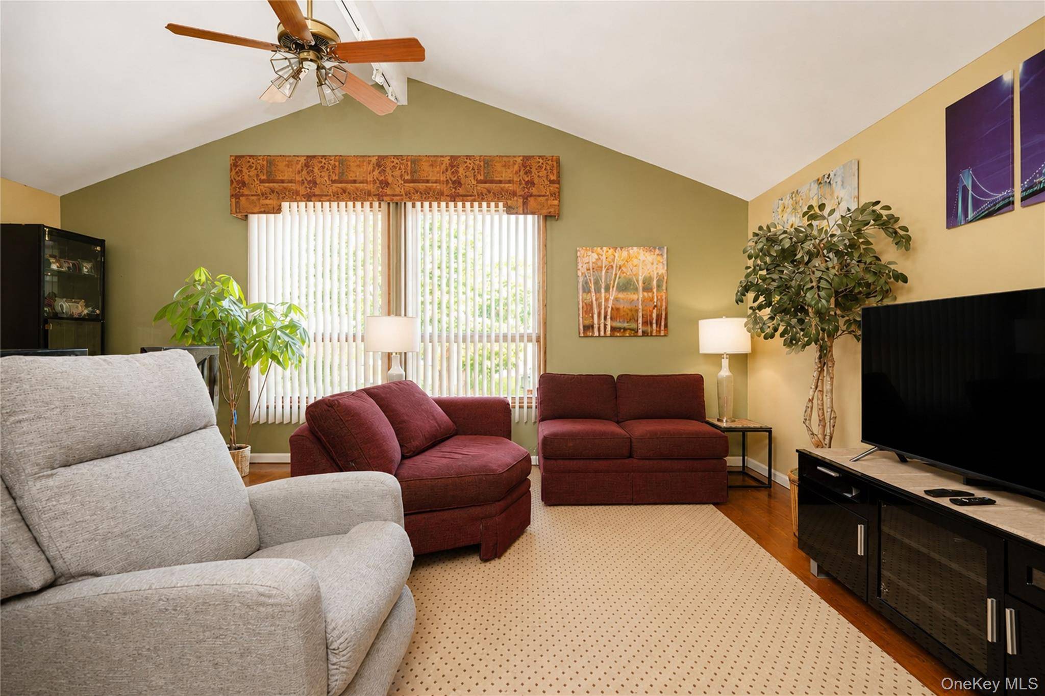 47 Stanley CIR, Staten Island, NY 10308