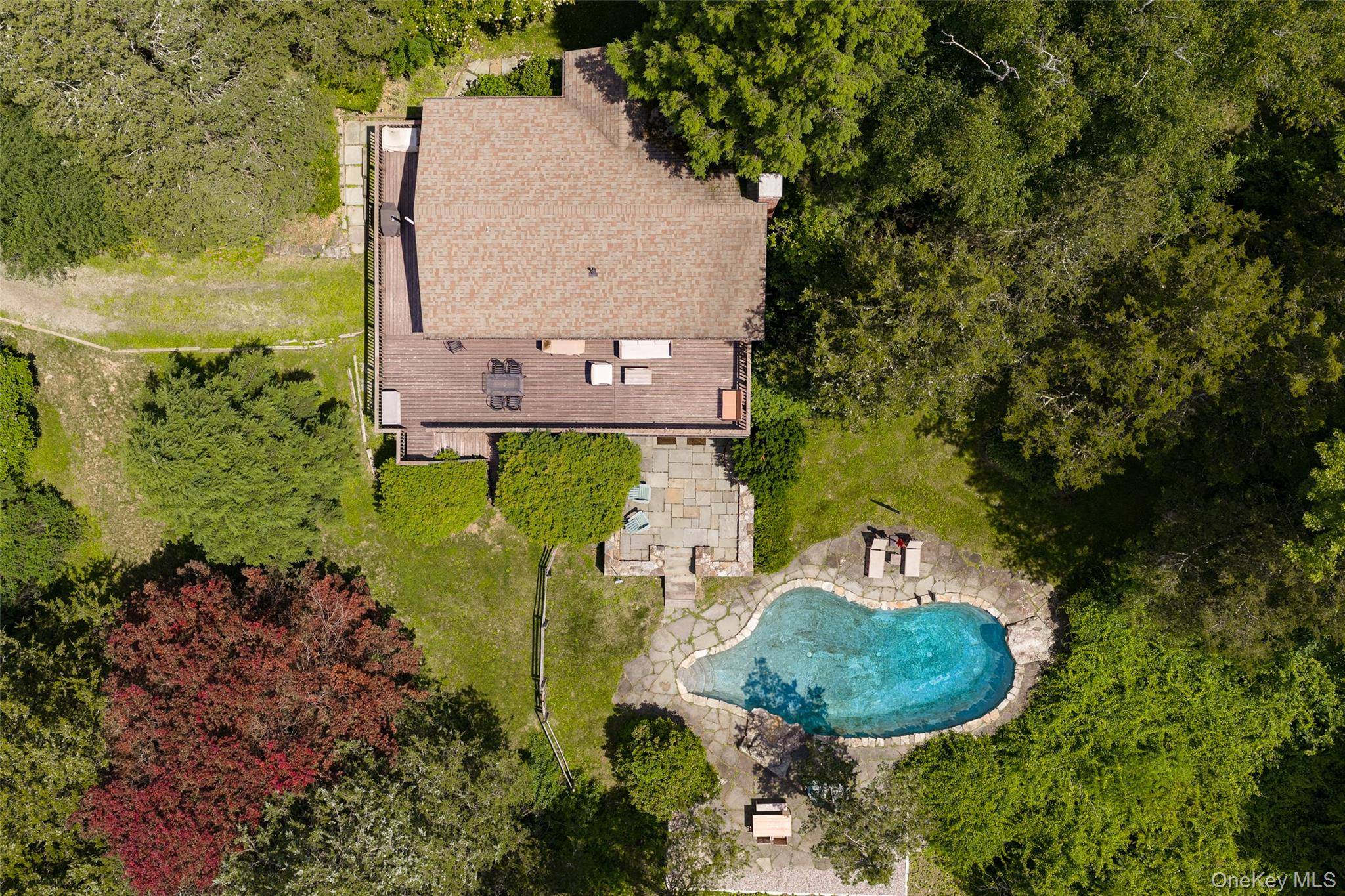15 Horseshoe LN, Millerton, NY 12546