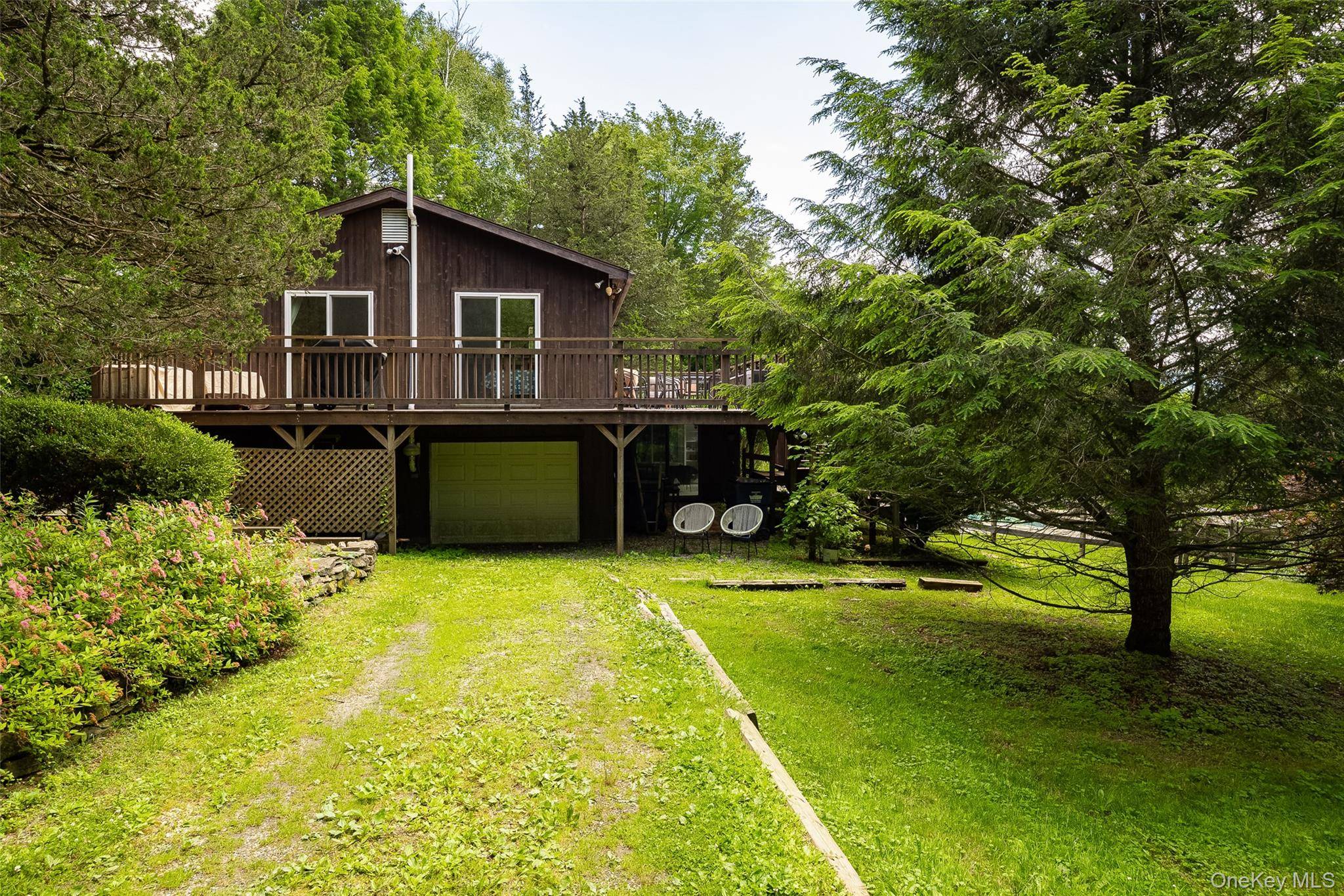 15 Horseshoe LN, Millerton, NY 12546