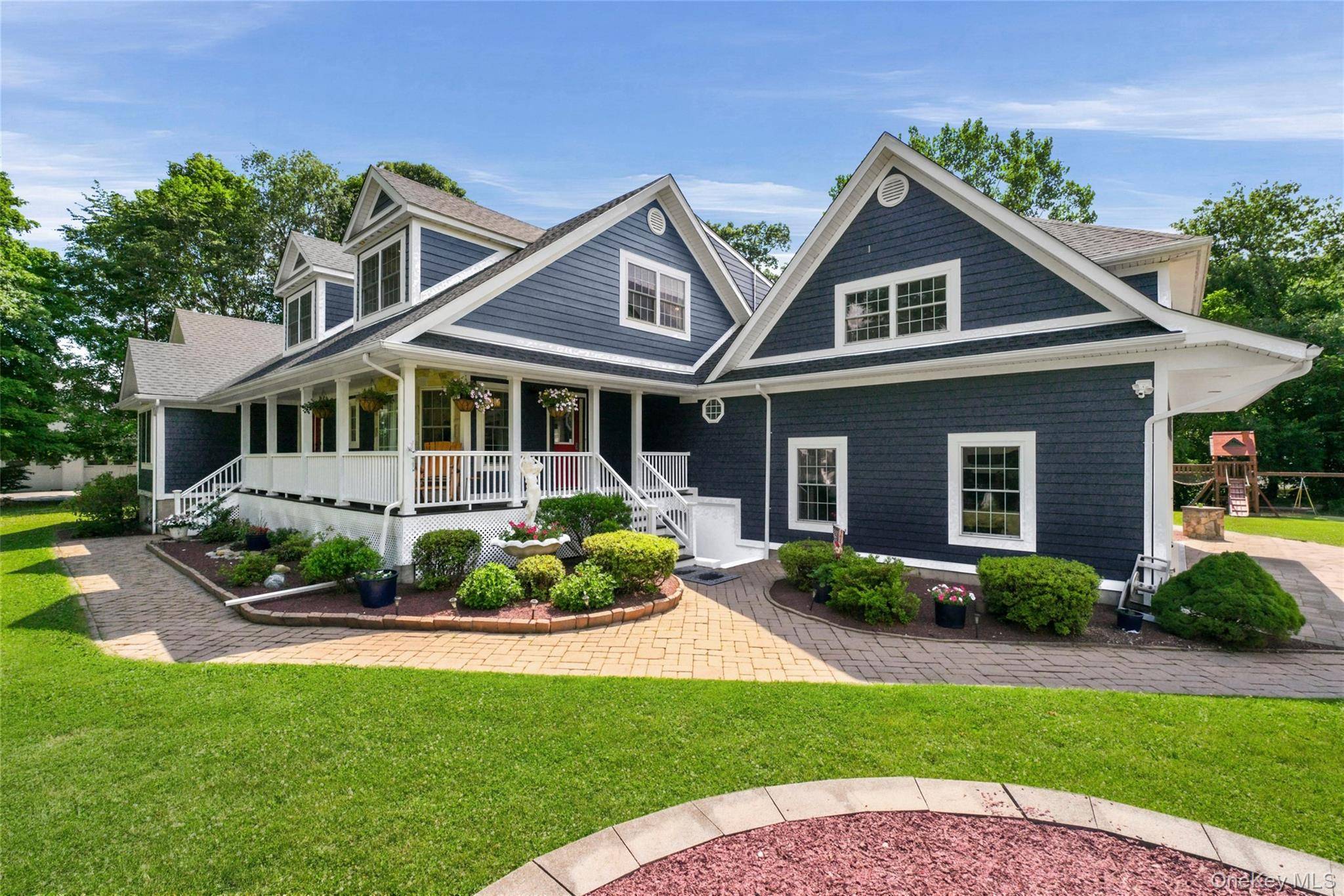 13 Gilbert LN, Putnam Valley, NY 10579